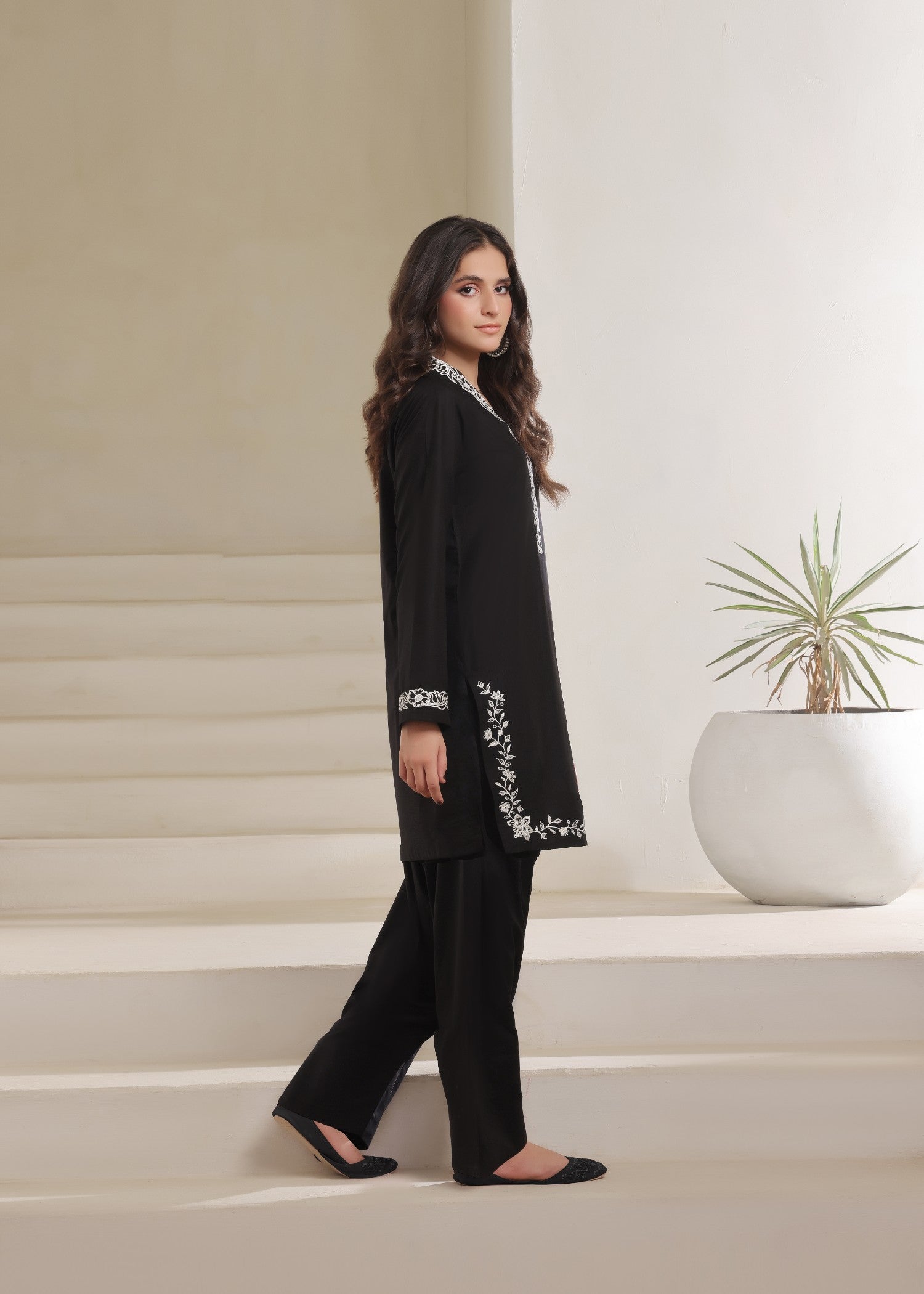 Luxeurs Eclipse Embroidered Lawn Dress Women 3pcs