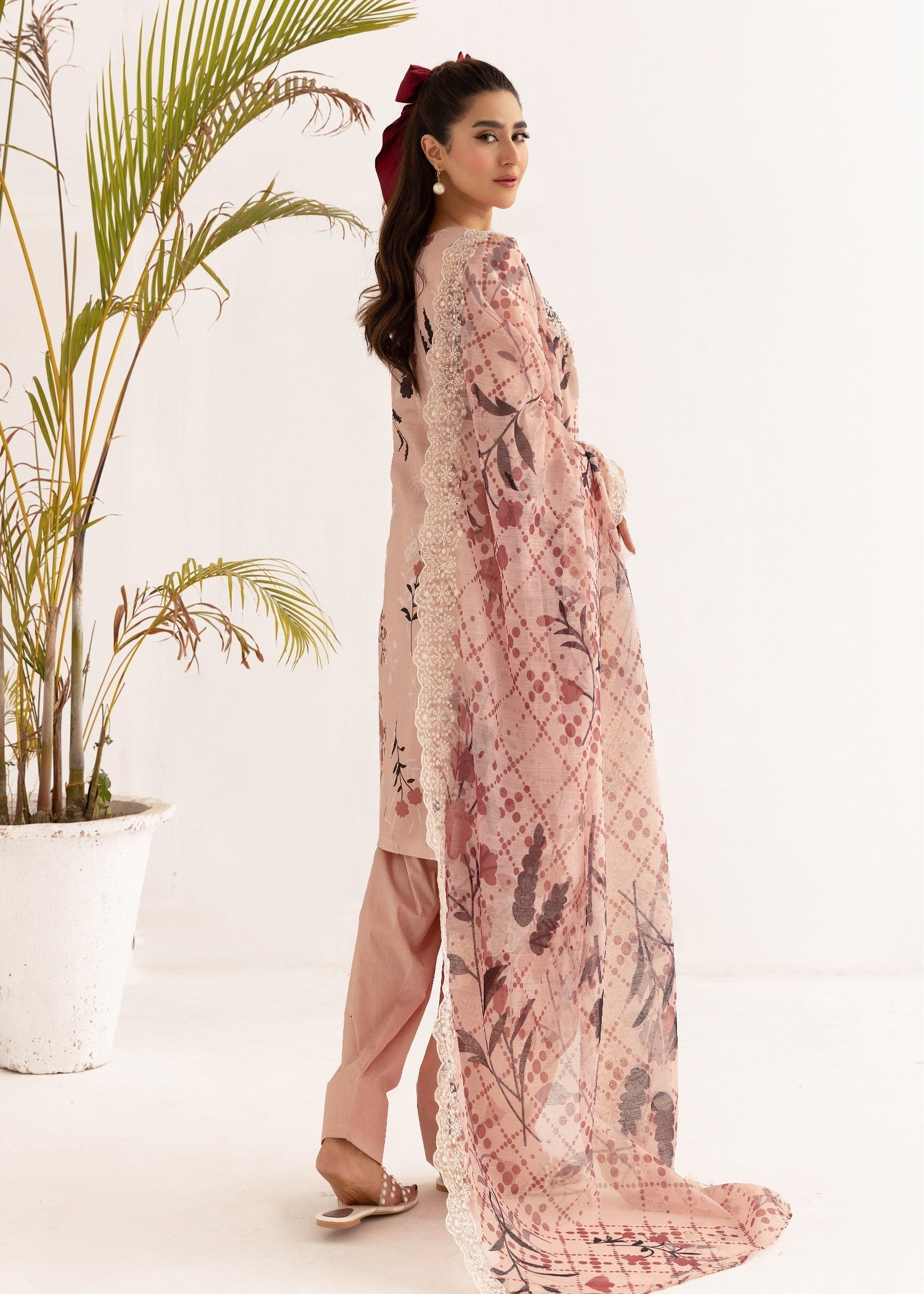 Aik Pret Haya 25 Women 3pcs