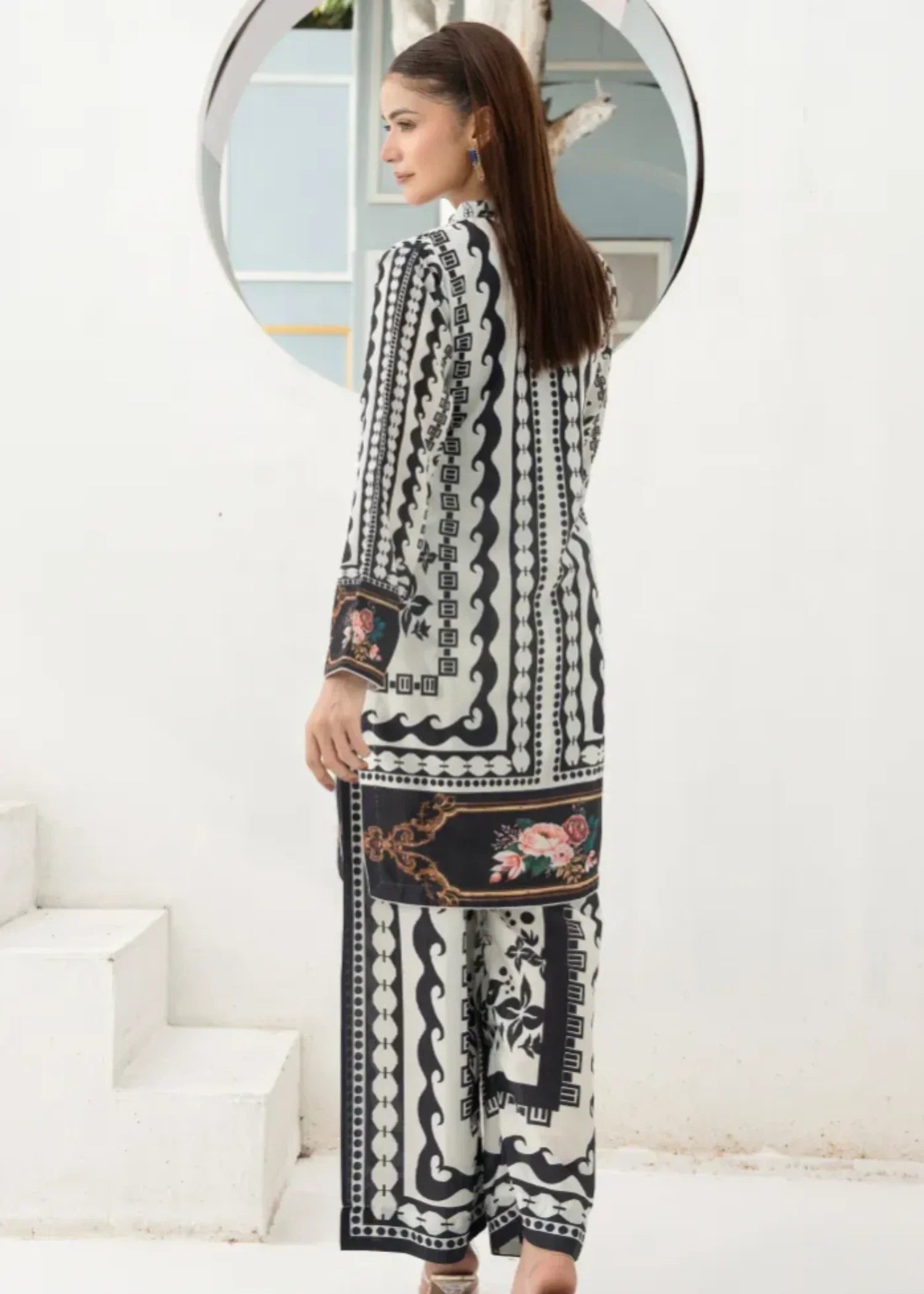 Designer Rack grip silk white n black Women 2pcs