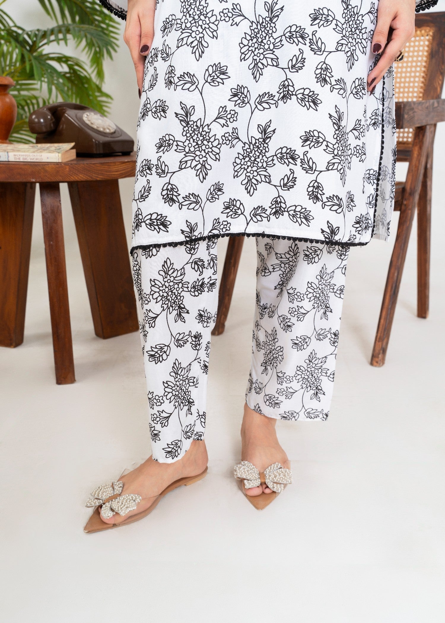 Stylish Collection GULAAB WHITE Women 2pcs