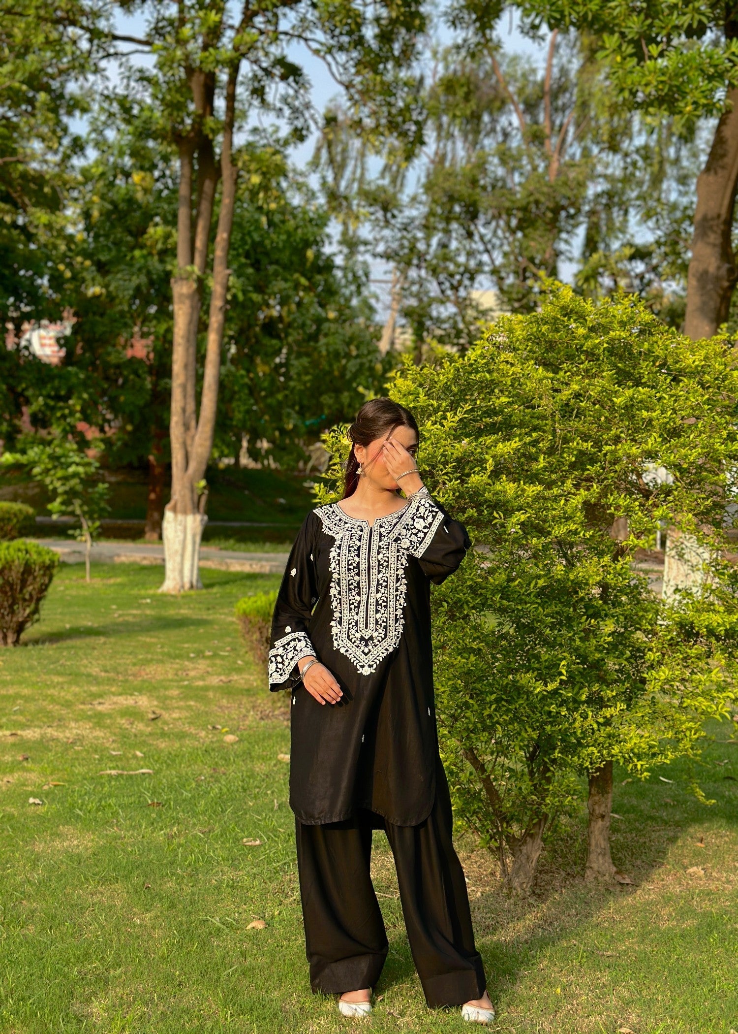 Kashqai Black Aura Farshi Shalwar Women 2pcs