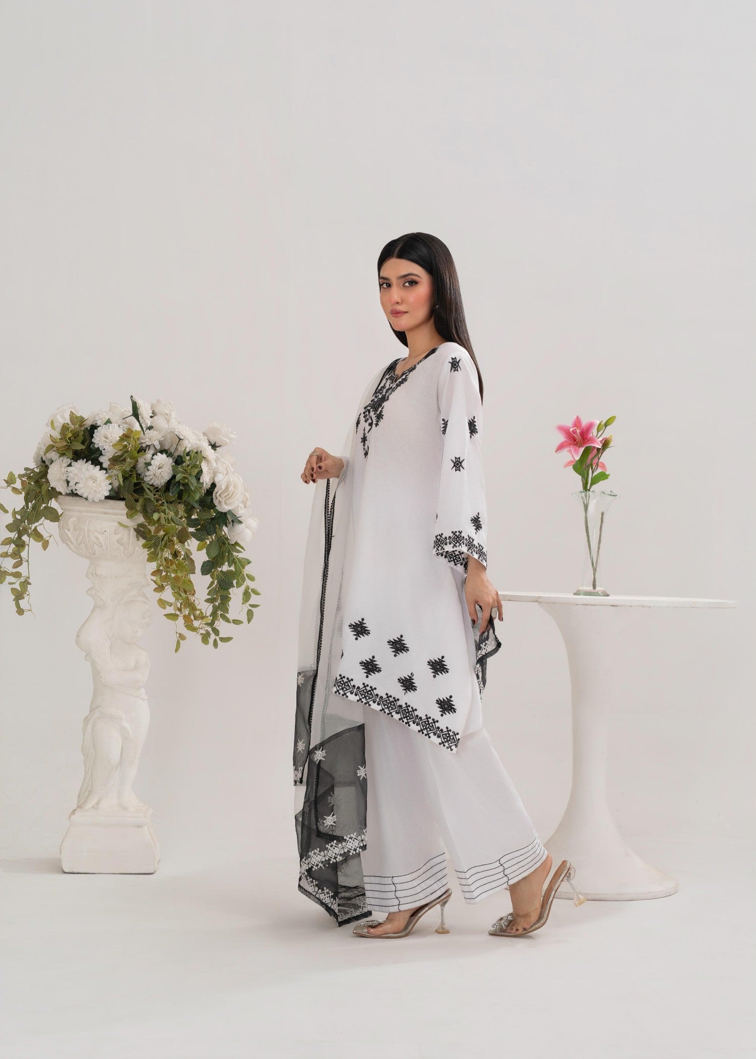 Stylish Collection WHITE CHARM (FARSHI SHALWAR) Women 3pcs