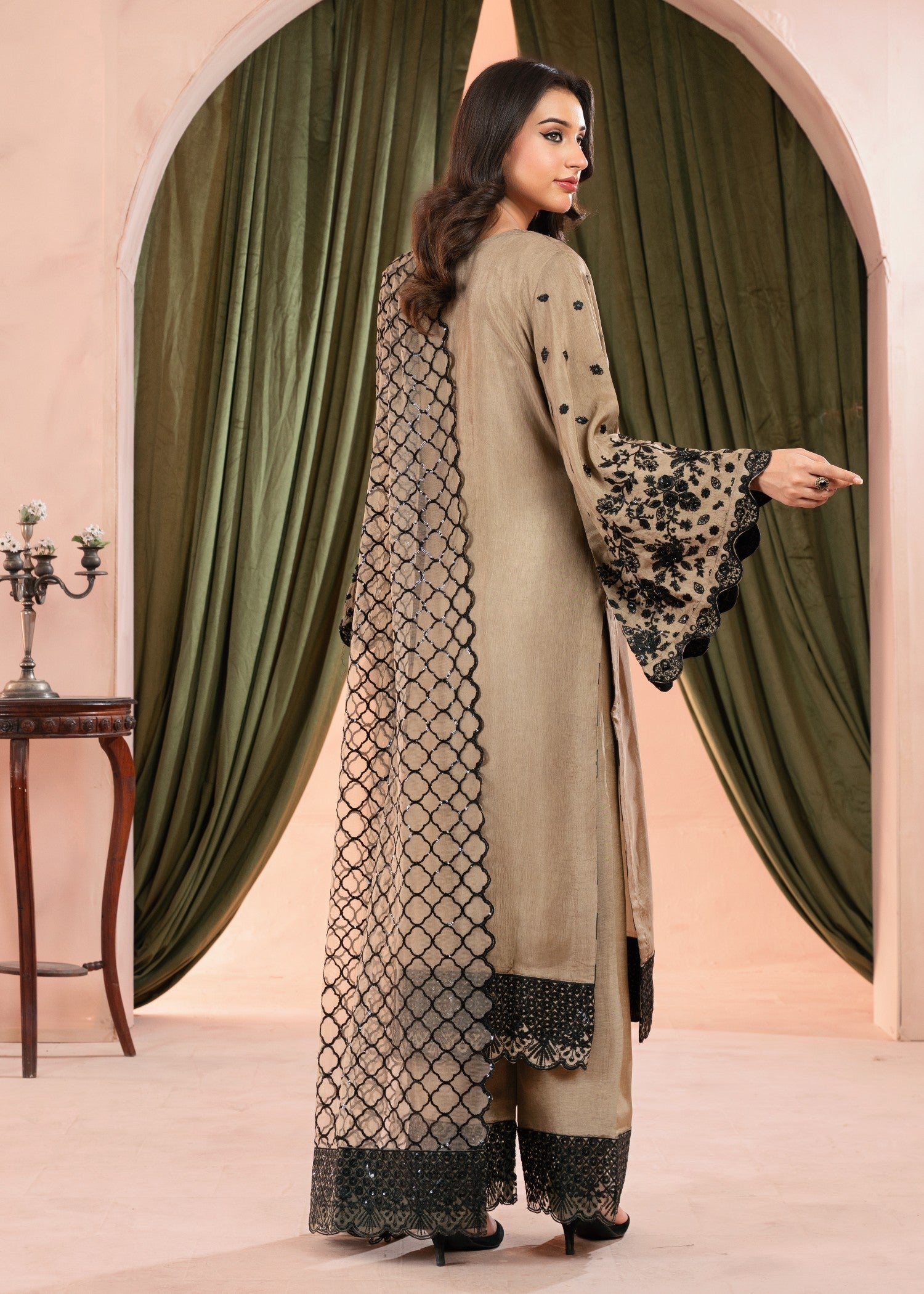 Alliyas_By_Farooqkhalid A 380 Mouse Women 3pcs