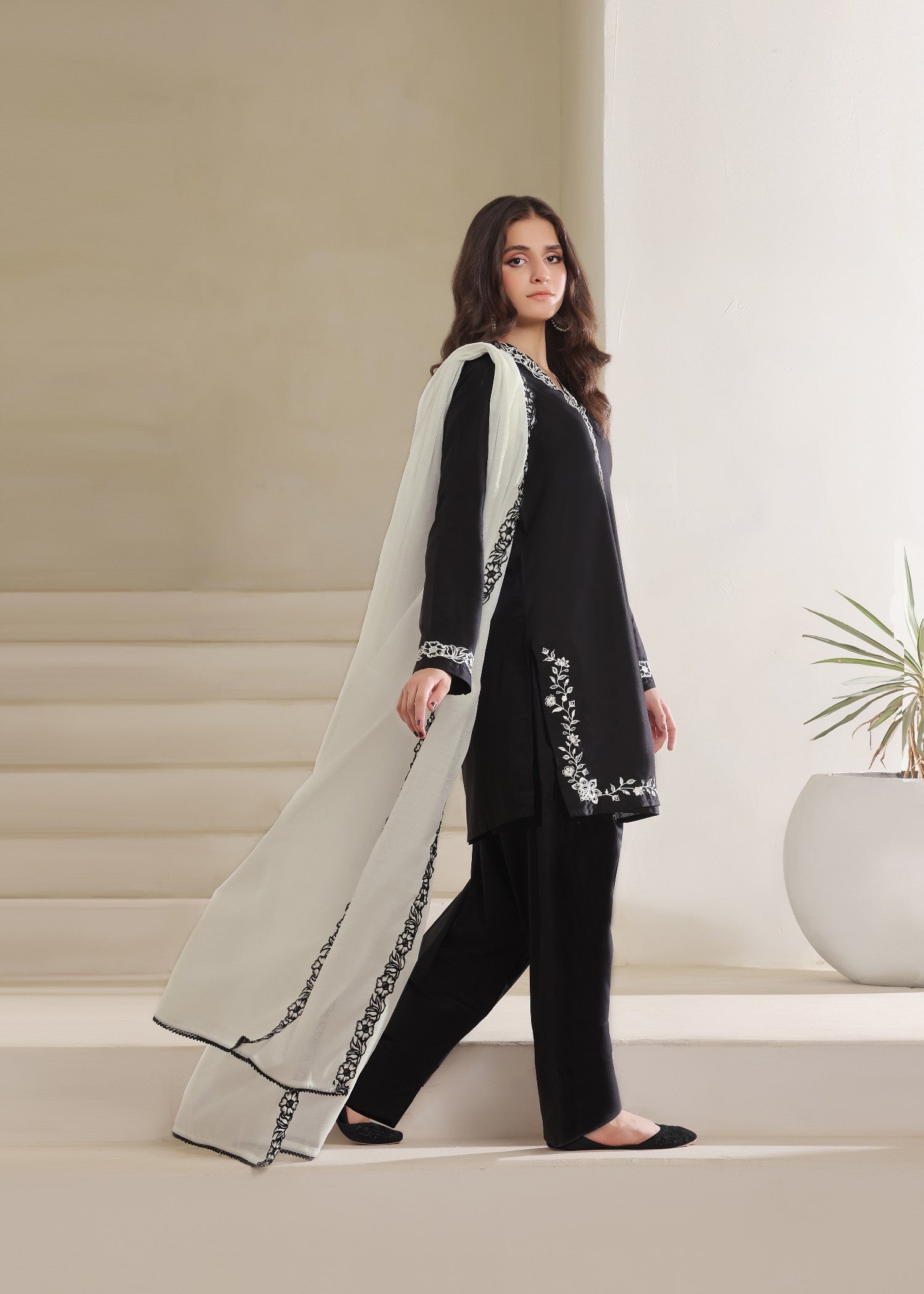 Luxeurs Eclipse Embroidered Lawn Dress Women 3pcs