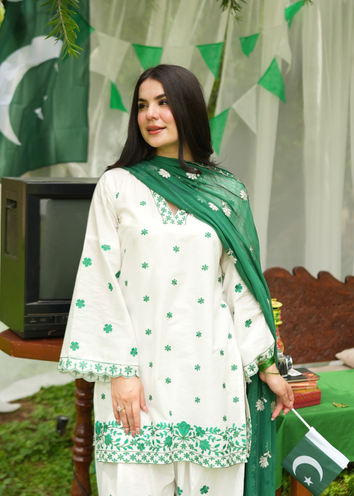 Rungrez Farshi Shalwar Pakistani Ethnic Lawn outfit Women 3pcs