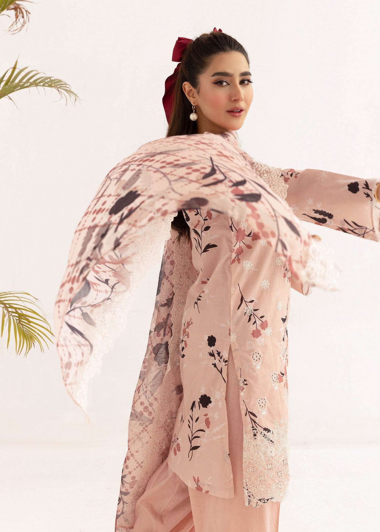 Aik Pret Haya 25 Women 3pcs