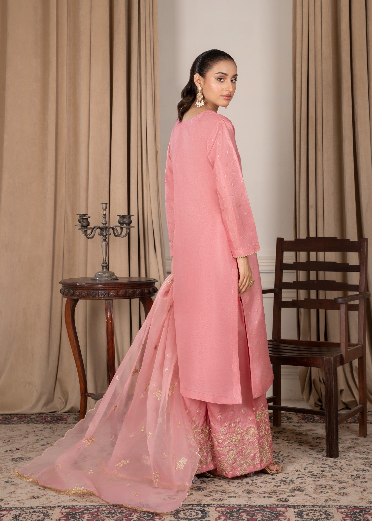 Avira Pret Parishay Women 3pcs