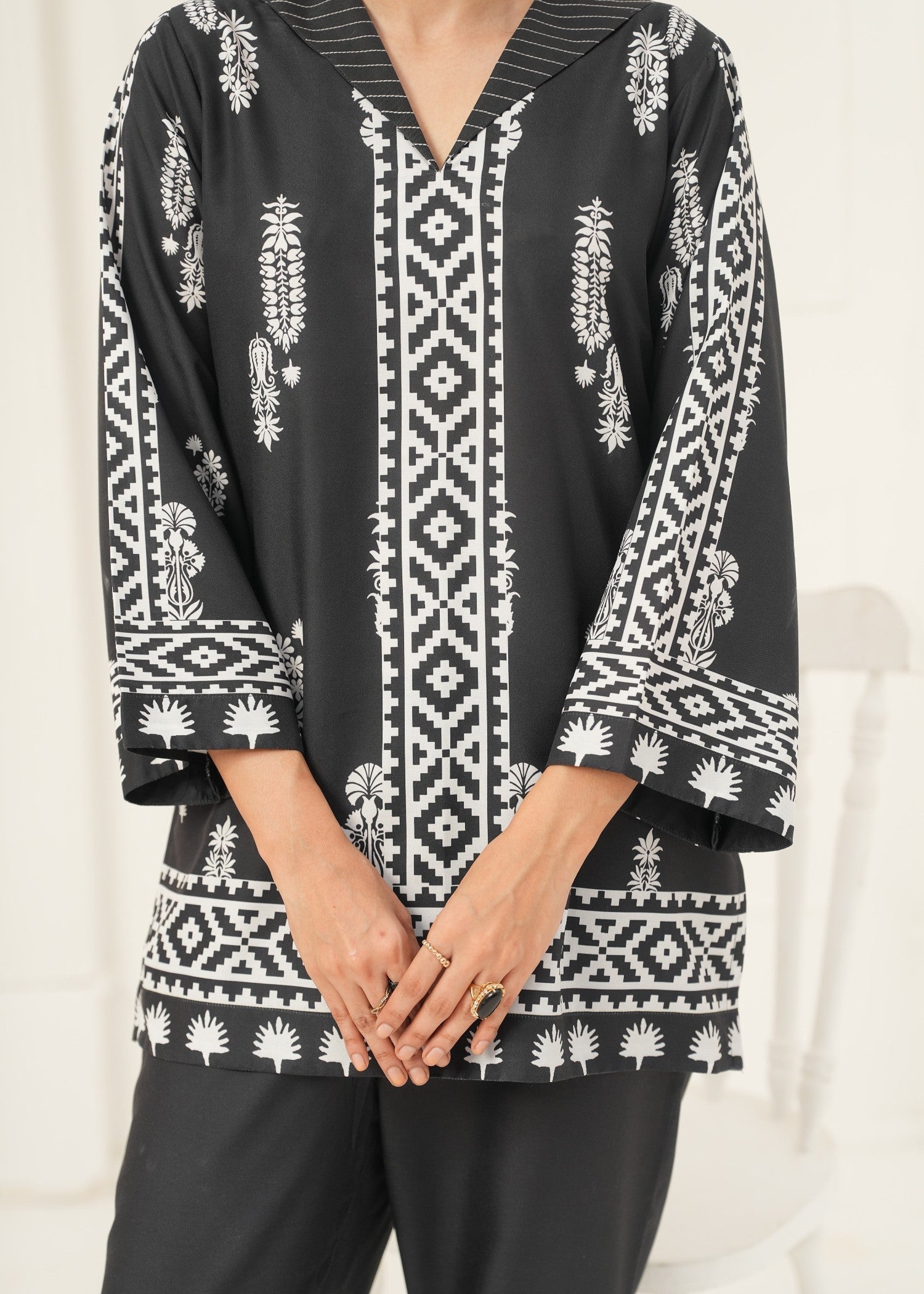 Nairah Tiara Women 2pcs