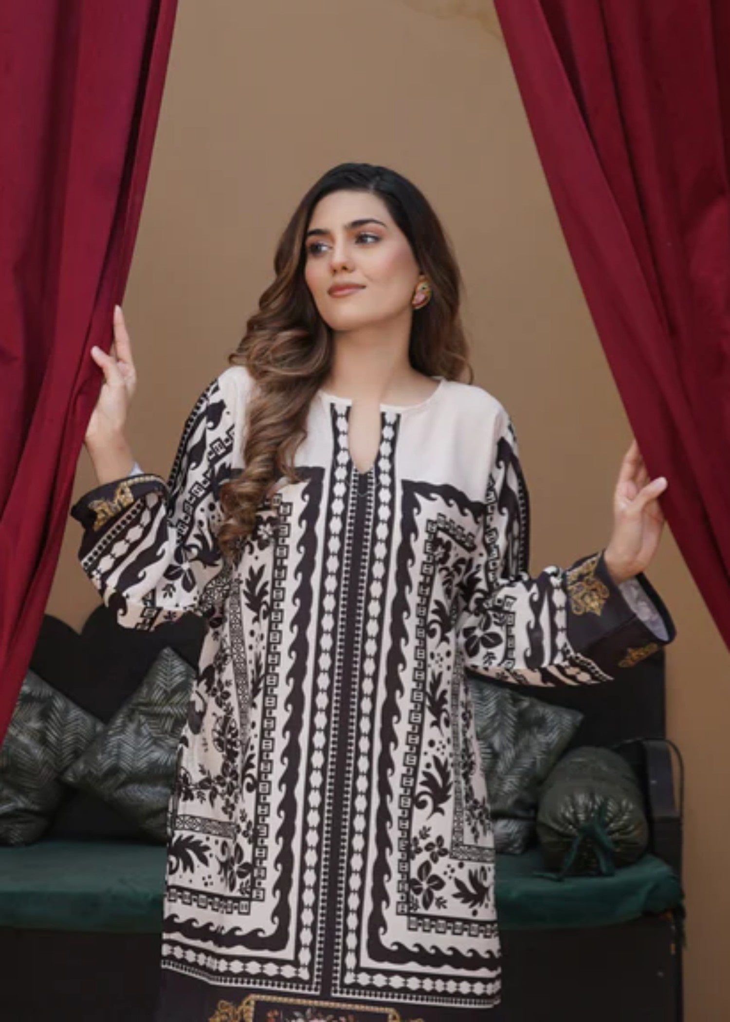 Shanghai Preet Noir Elegance Women 2pcs