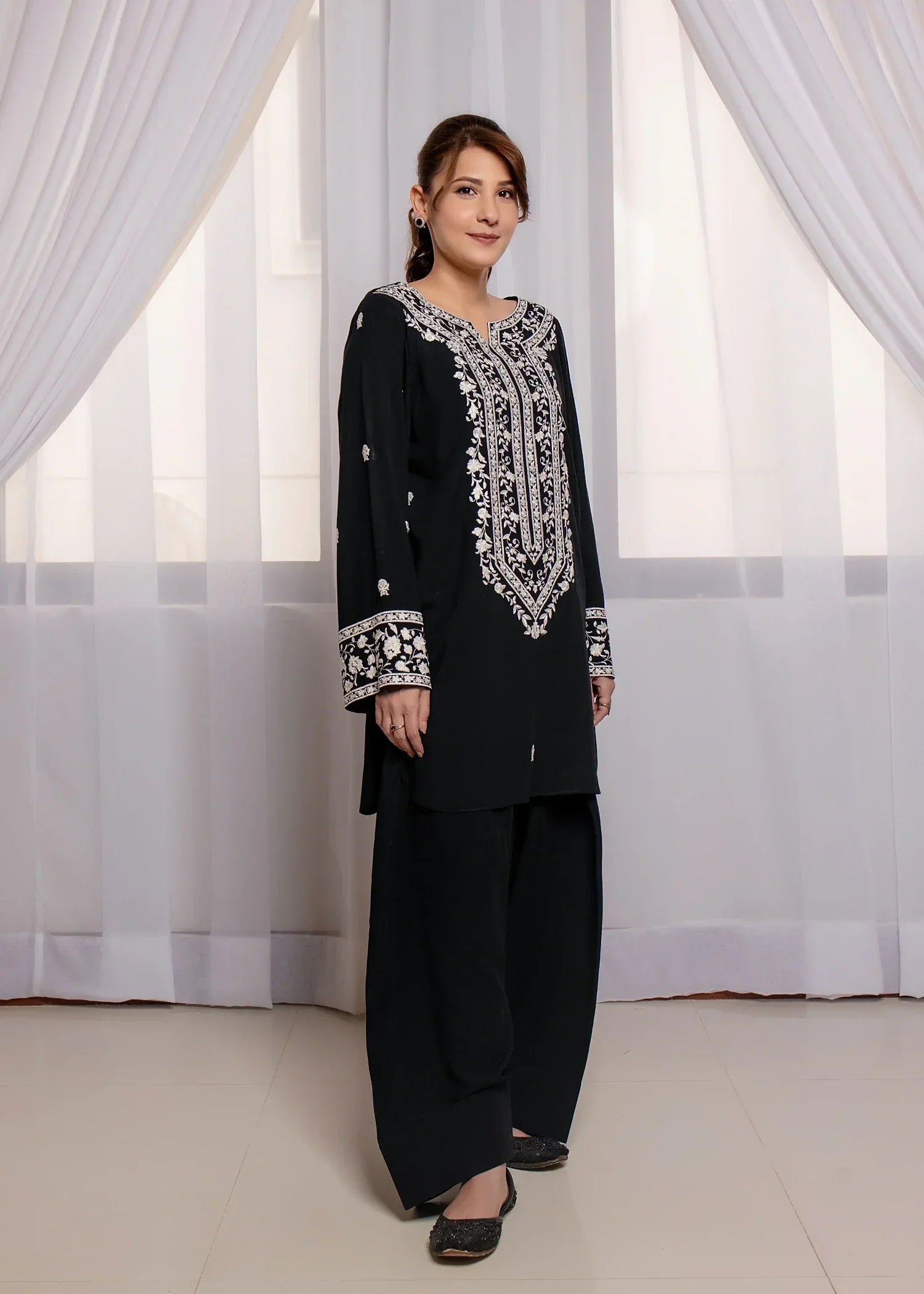 Hamna Kalim shaista Women 2pcs