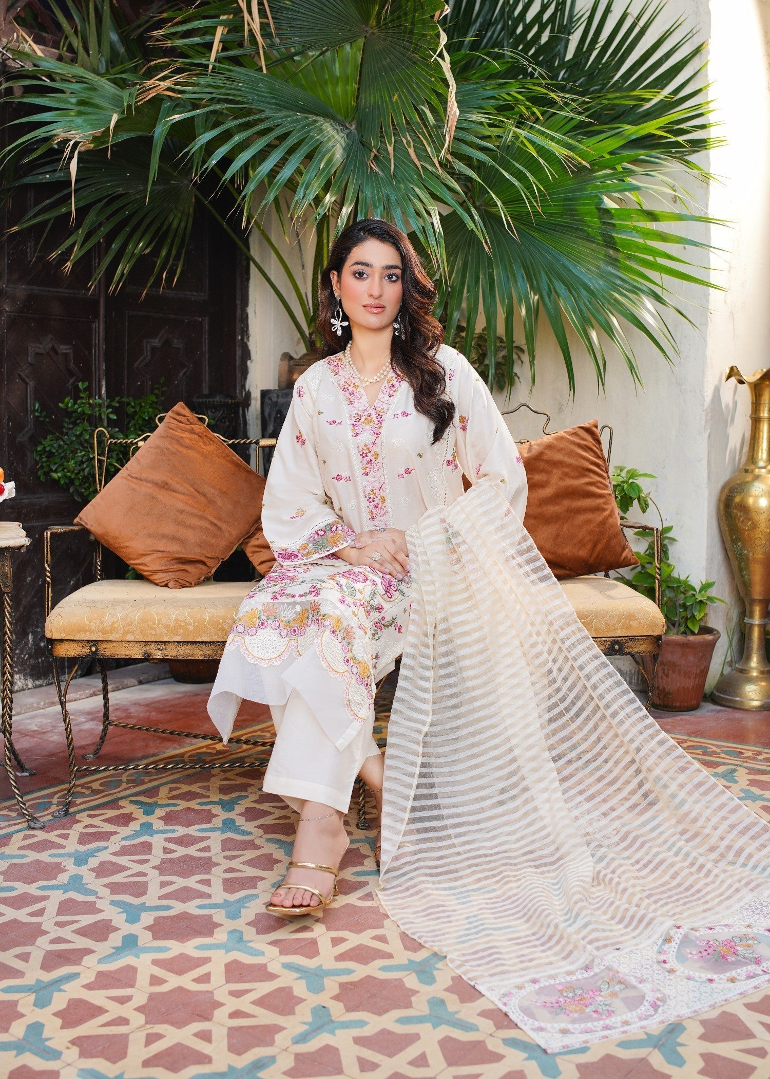 Safdar Embroidery Pure Lawn Embroidered 04 Women 3pcs