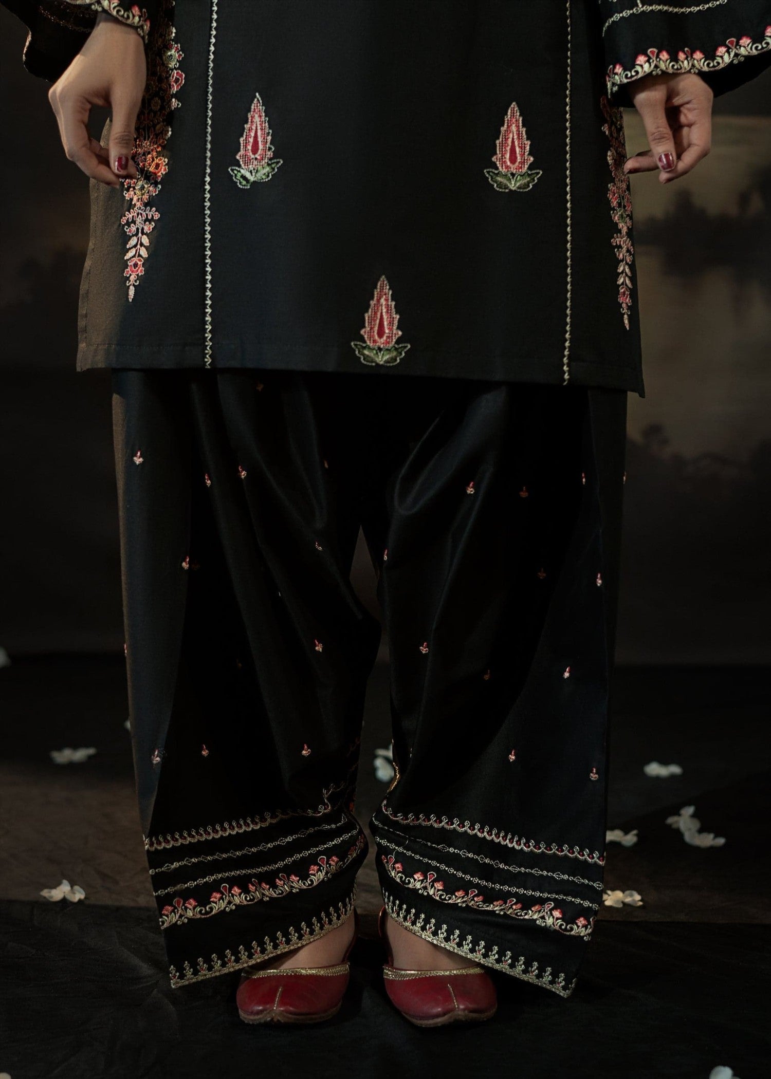 Gulposh Black Irus Women 2pcs