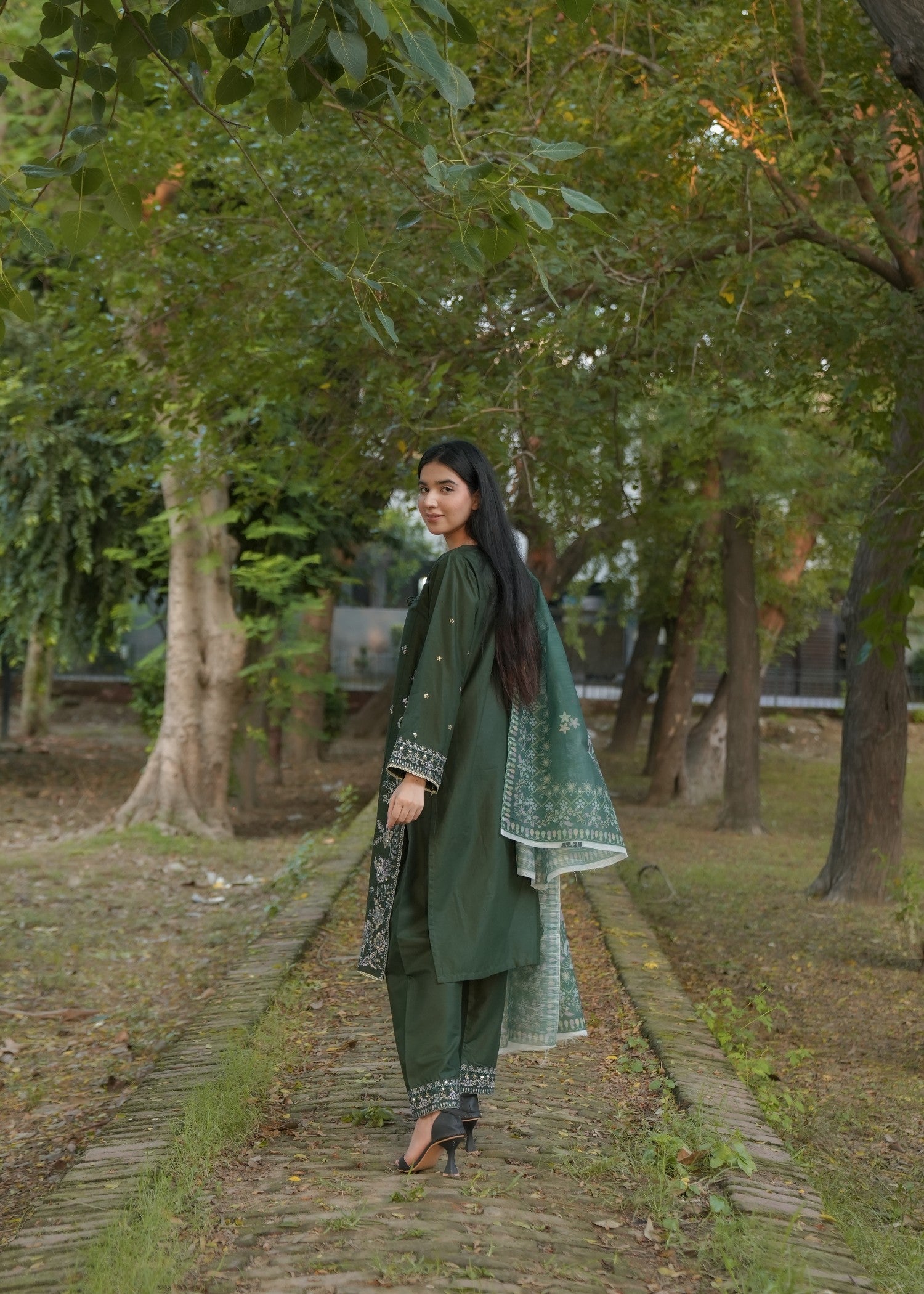 Attirepret – Deep Green Cotton Embroidered Suit Women 3pcs