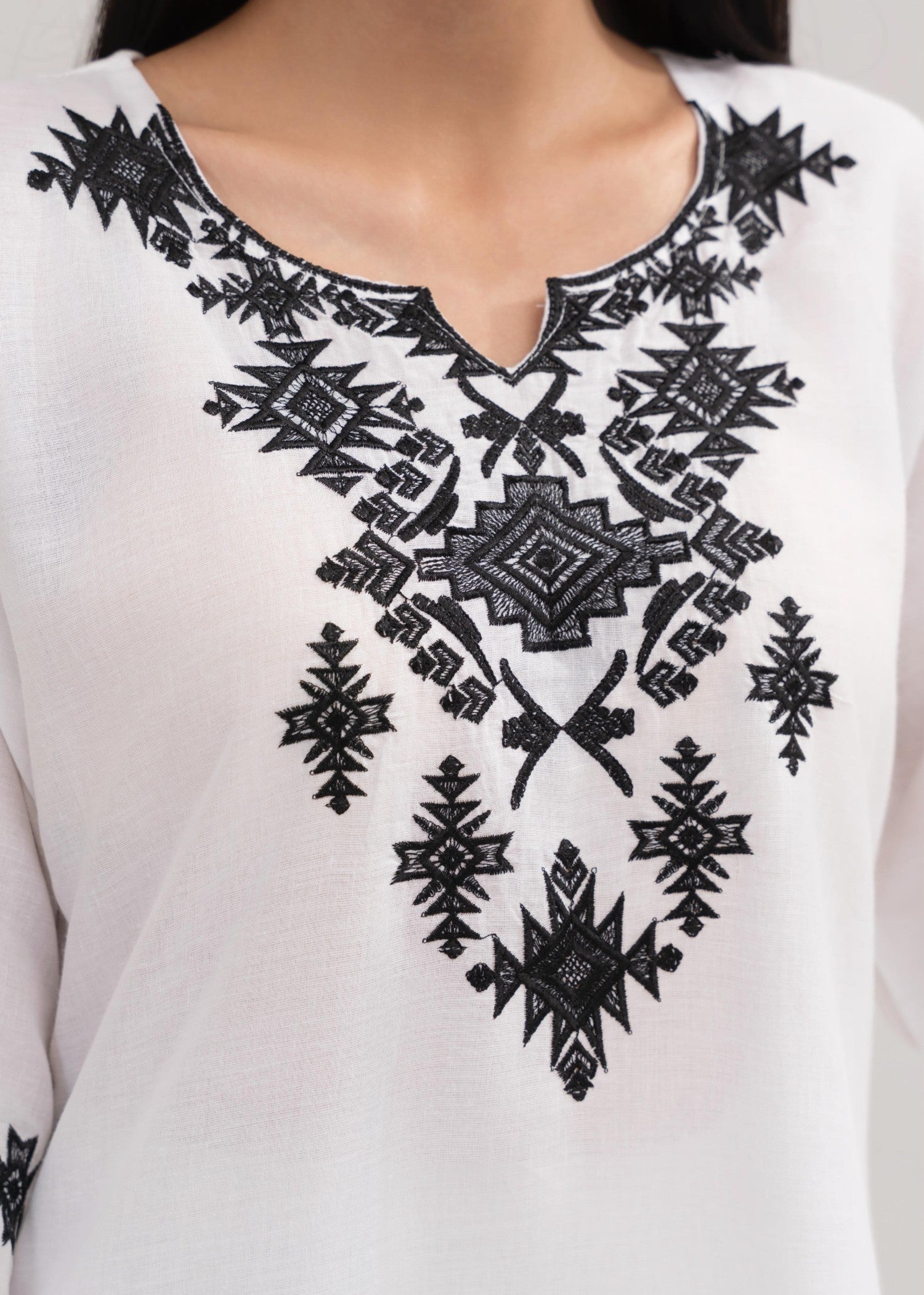 Stylish Collection WHITE CHARM (FARSHI SHALWAR) Women 3pcs