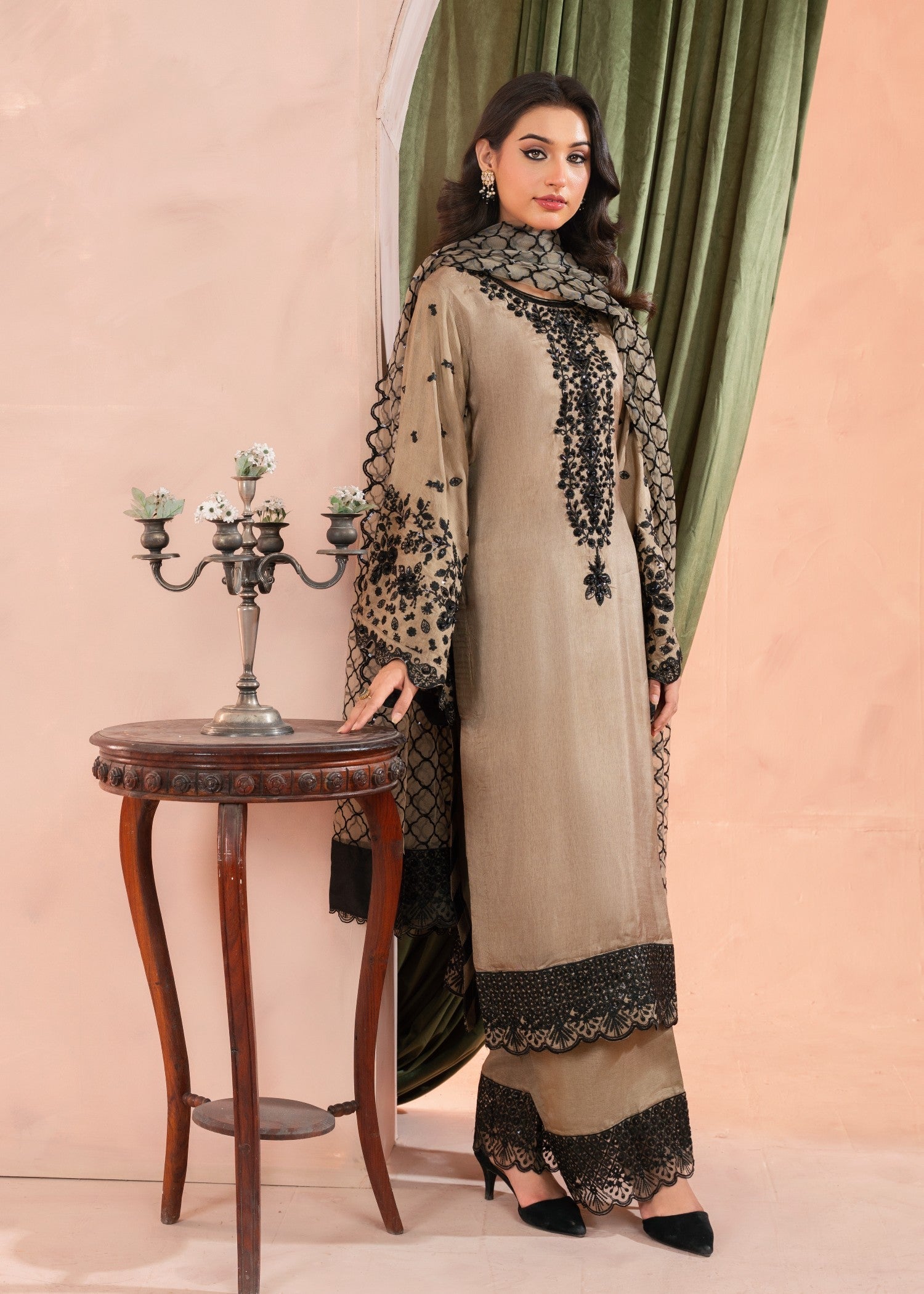 Alliyas_By_Farooqkhalid A 380 Mouse Women 3pcs