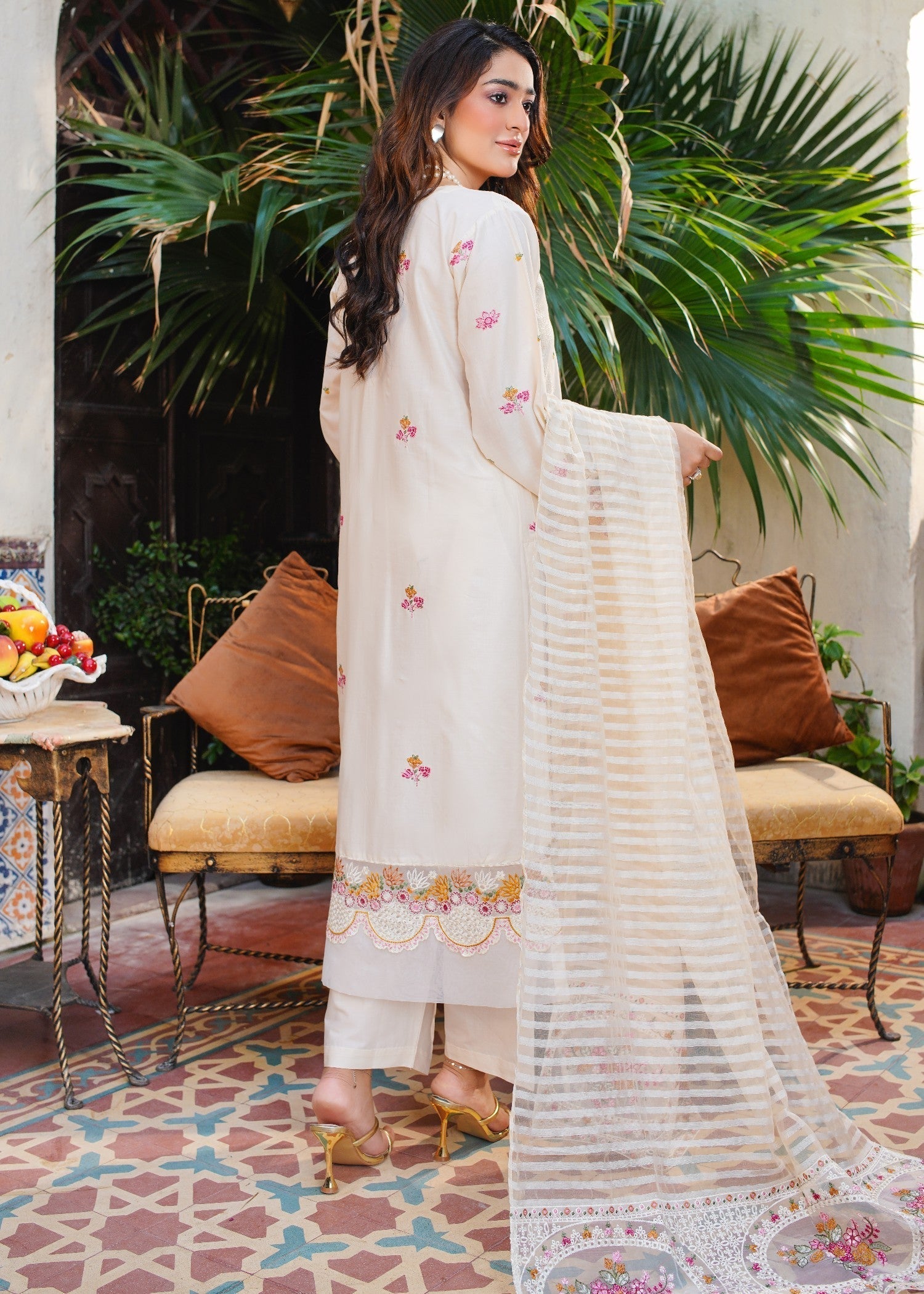 Safdar Embroidery Pure Lawn Embroidered 04 Women 3pcs