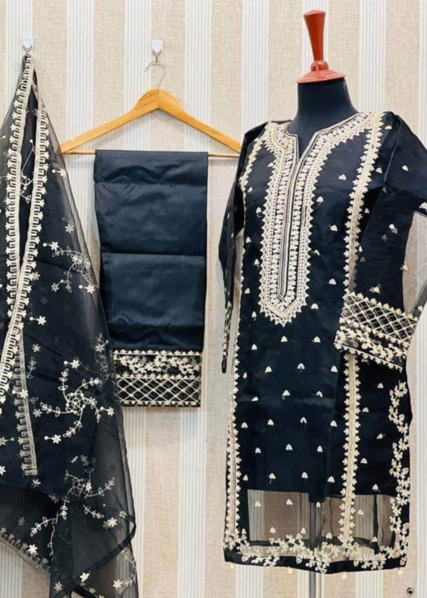 Kala Jora TAPISH Women 3pcs