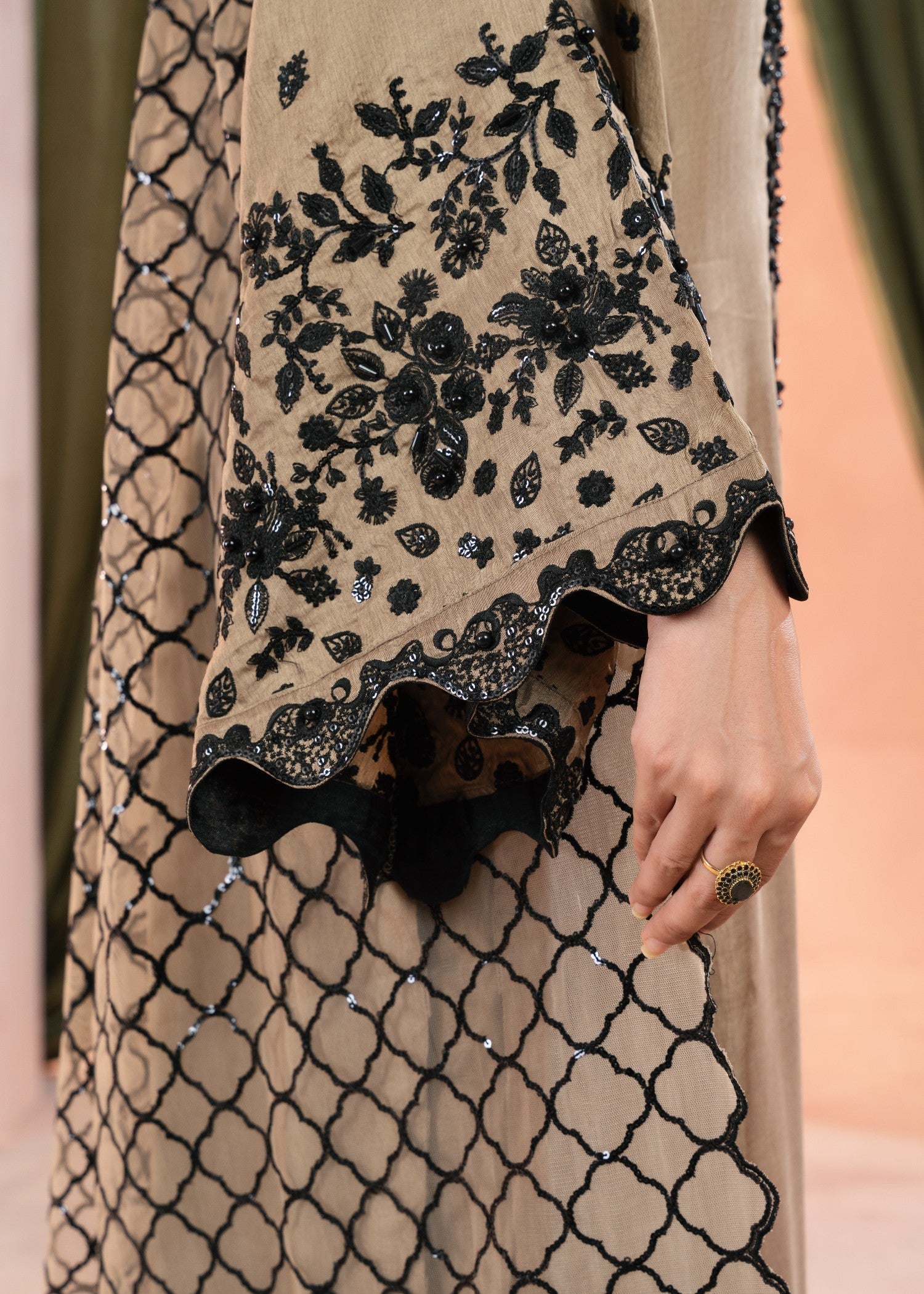 Alliyas_By_Farooqkhalid A 380 Mouse Women 3pcs