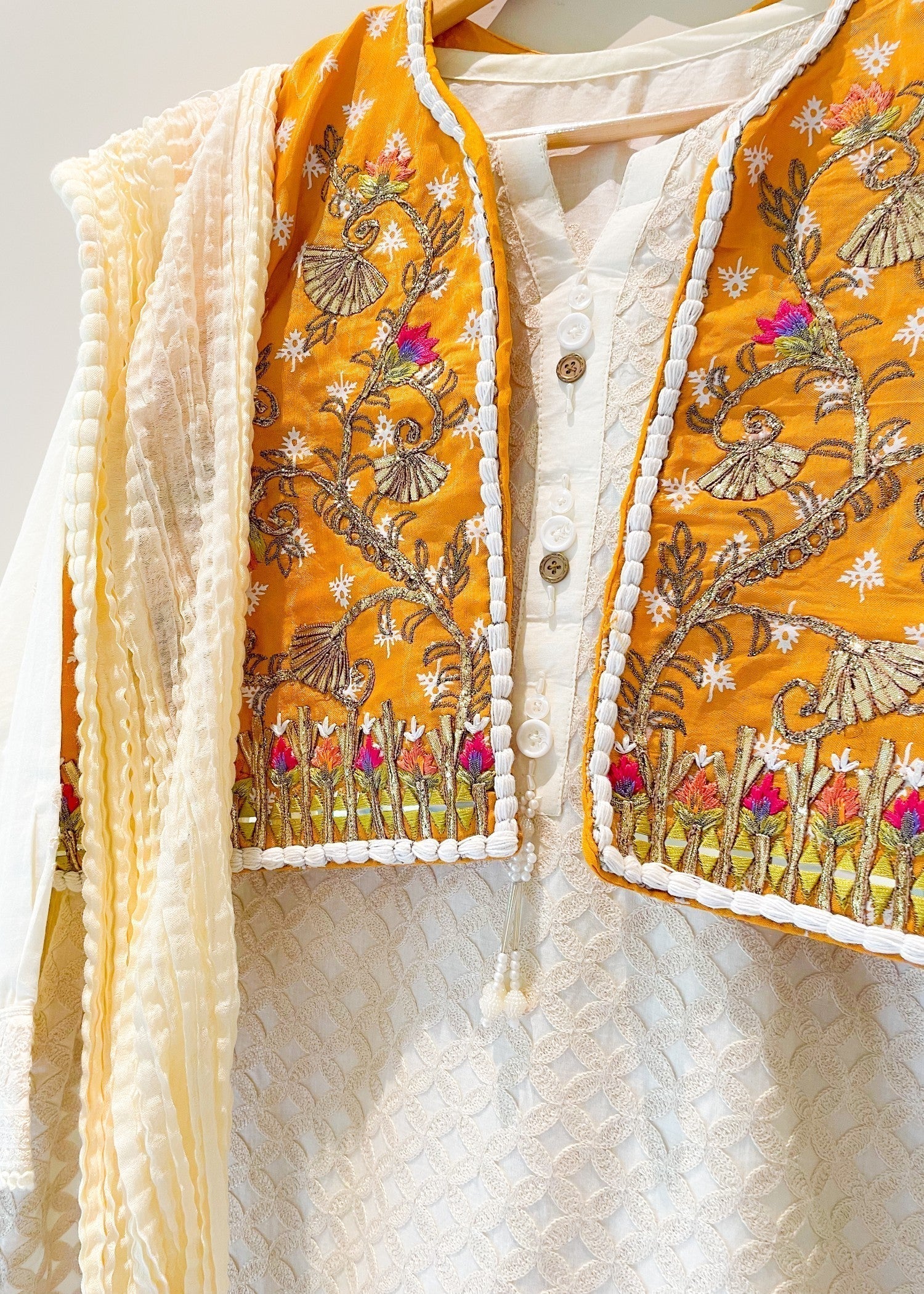 Avira Pret Andaleeb Women 4pcs