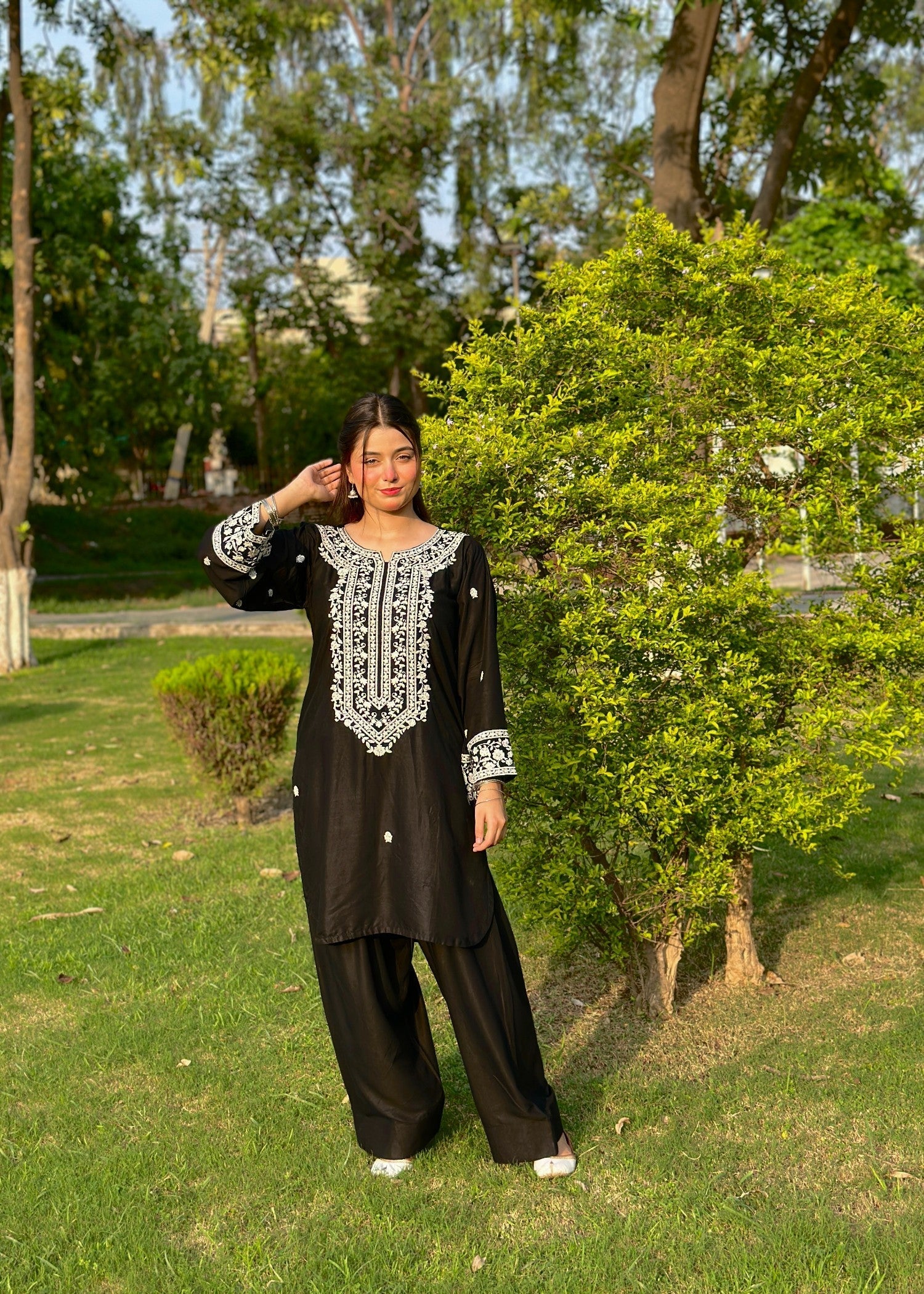 Kashqai Black Aura Farshi Shalwar Women 2pcs