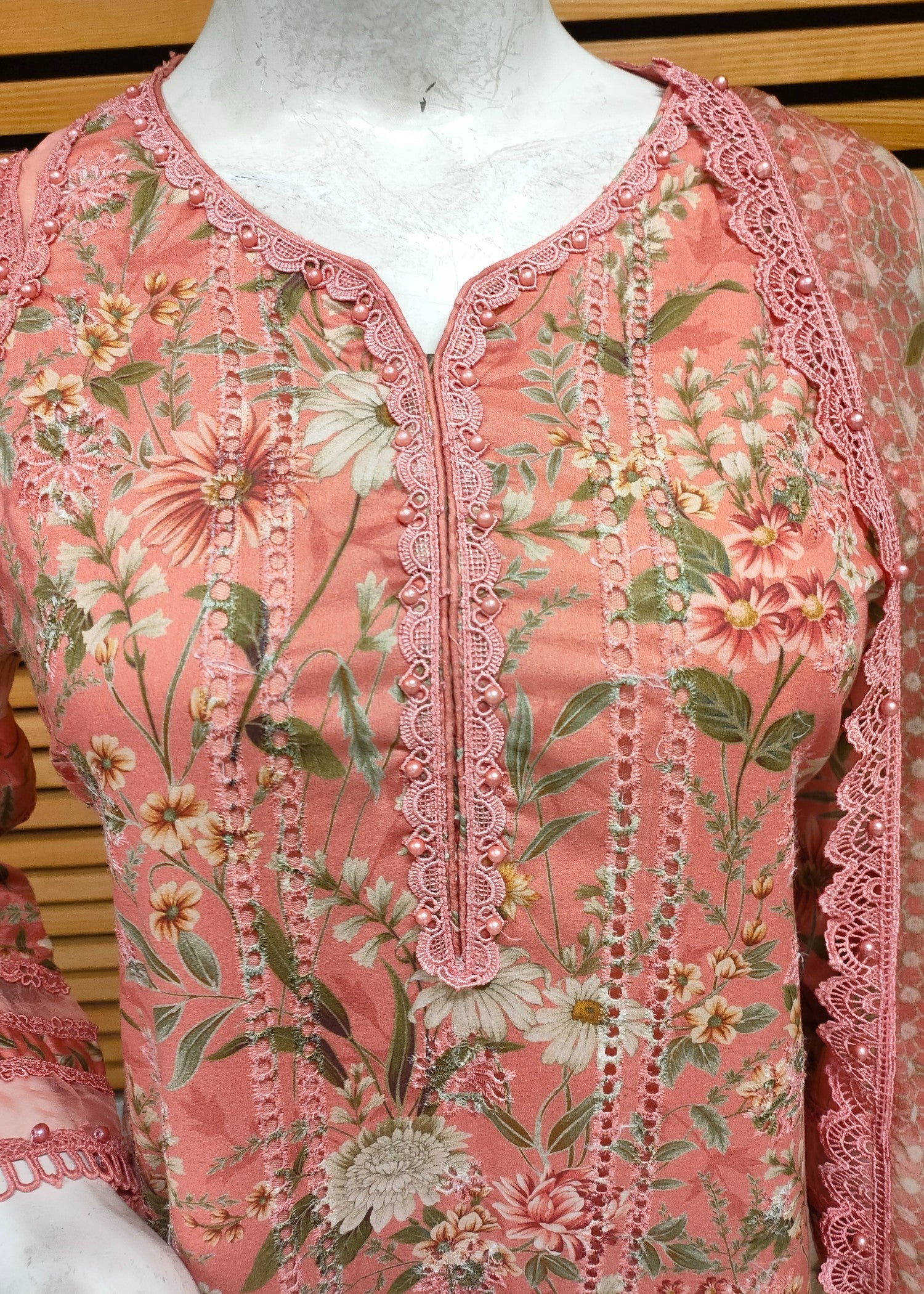 Maria B M.Prints 8A V1 25 Women 3pcs