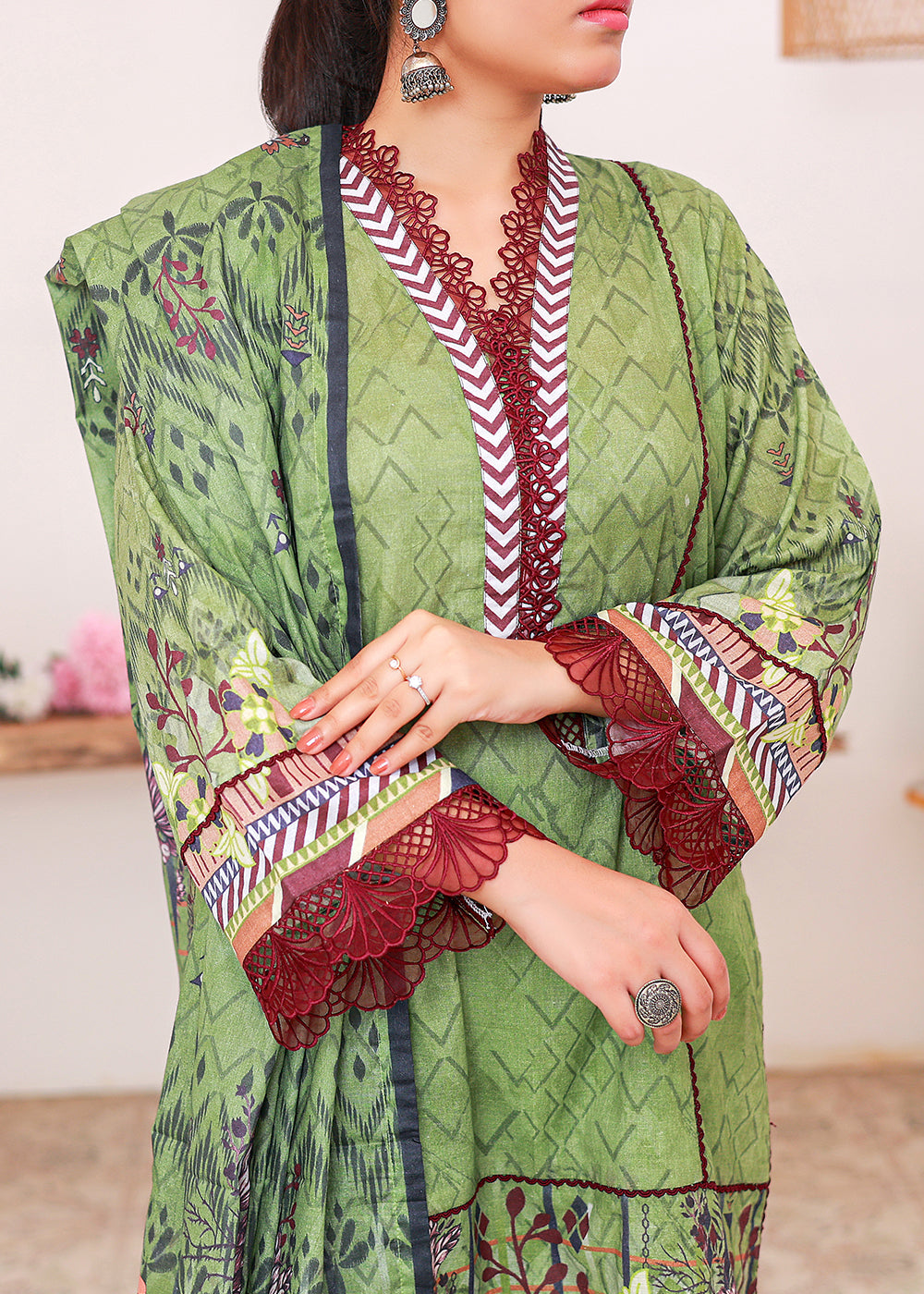 Green Printed lawn stitched suit Women 3pcs