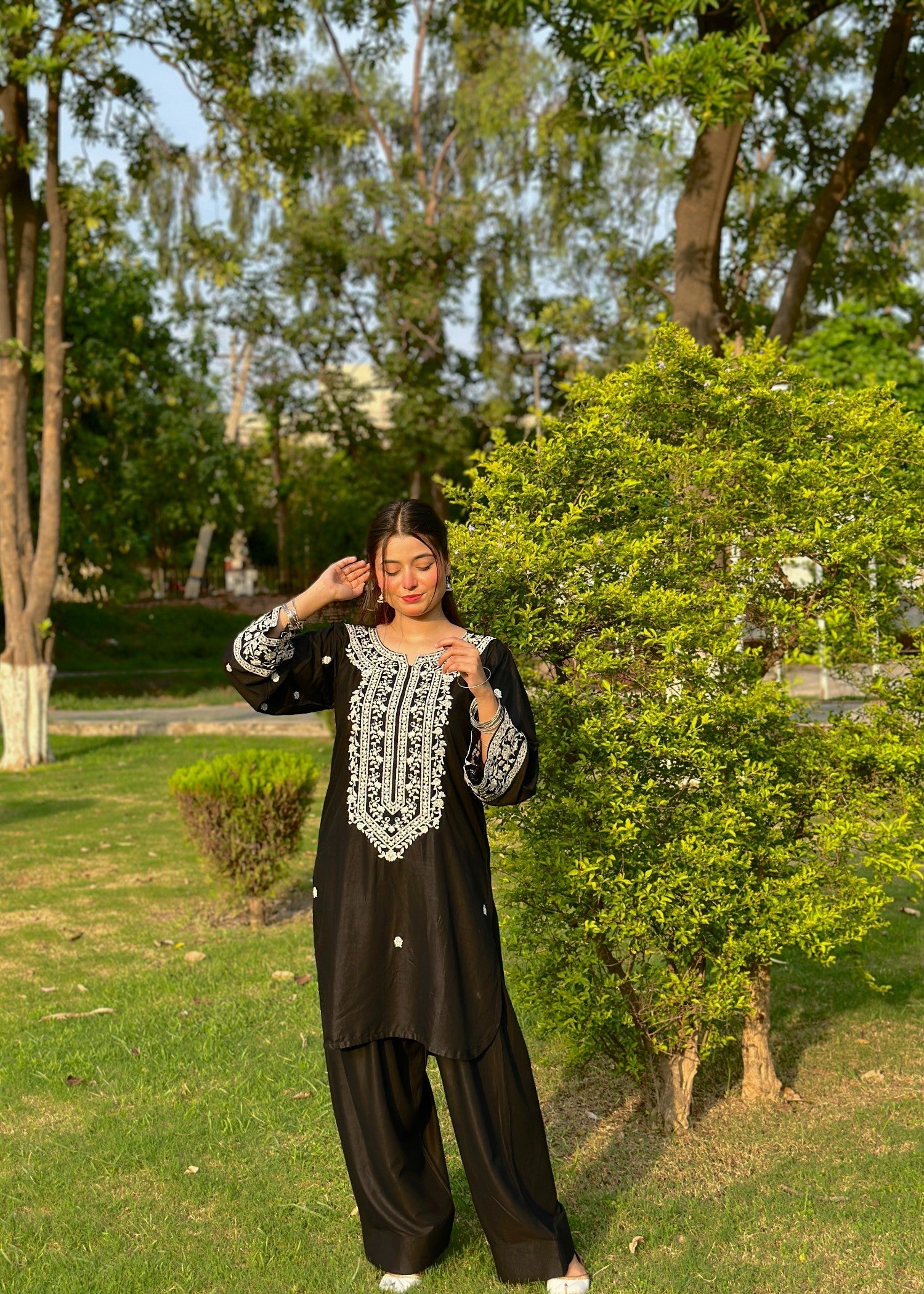 Kashqai Black Aura Farshi Shalwar Women 2pcs