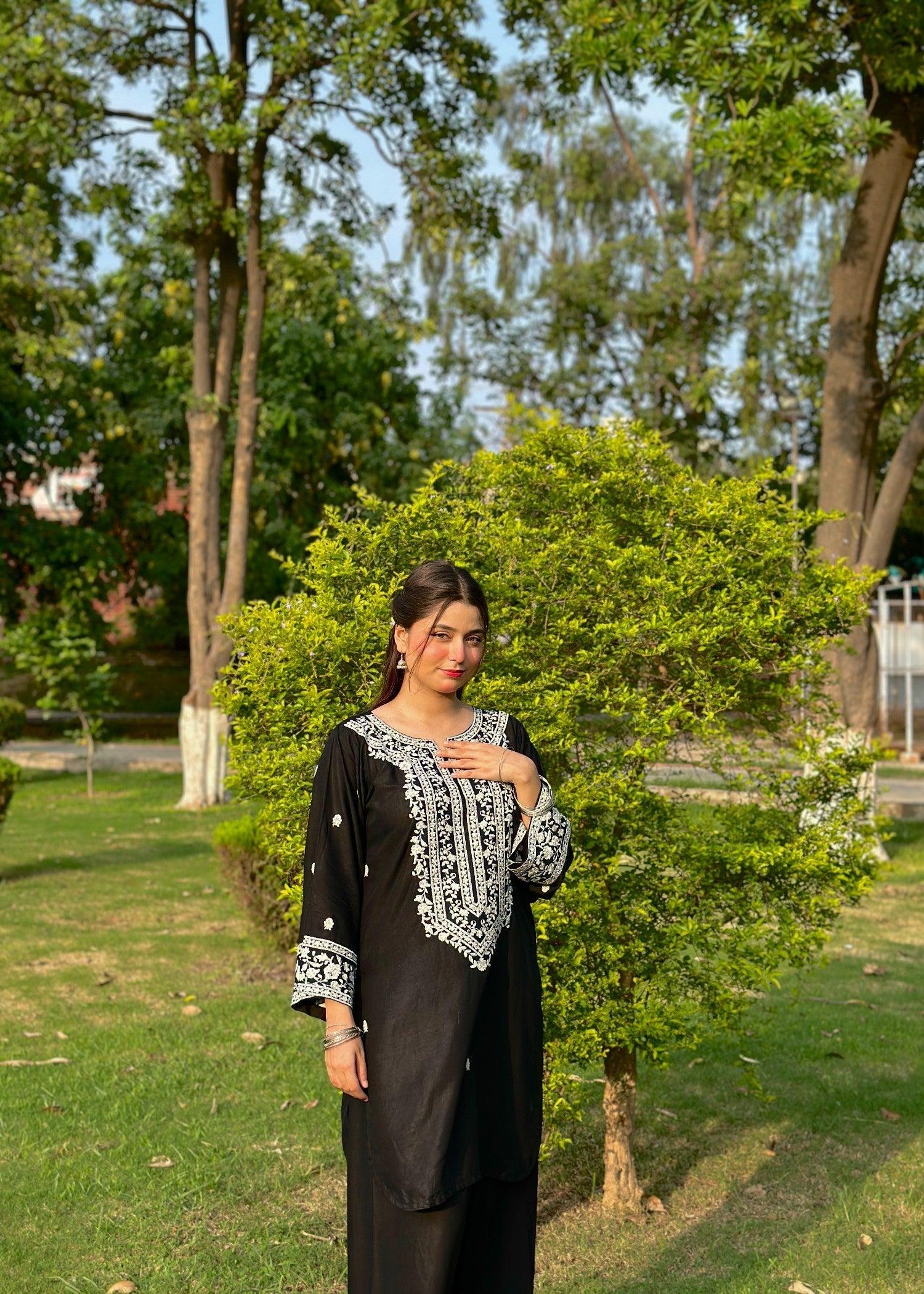 Kashqai Black Aura Farshi Shalwar Women 2pcs