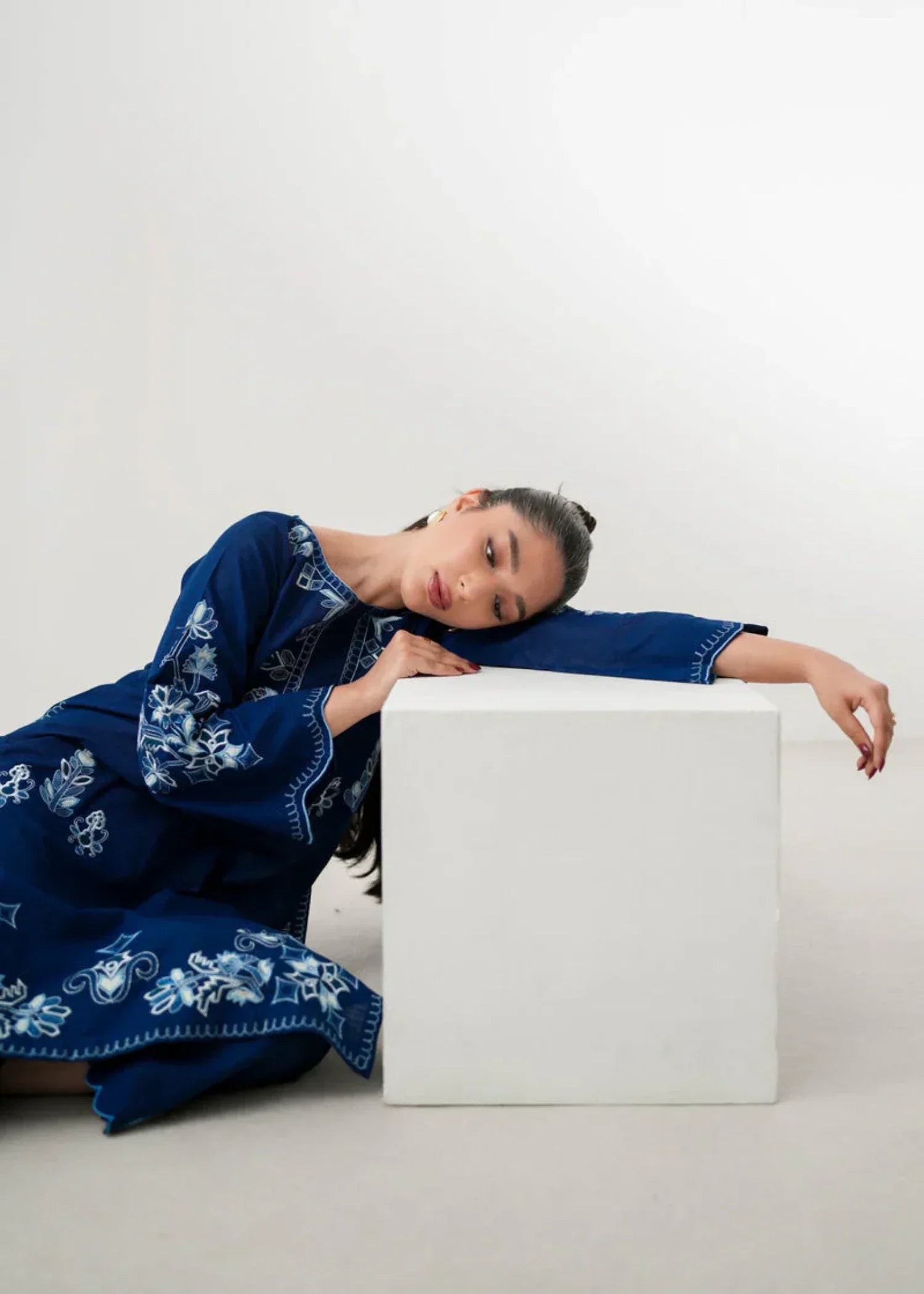 Sabahaats “Threaded Grace — Worn by Alina Noor” Women 2pcs