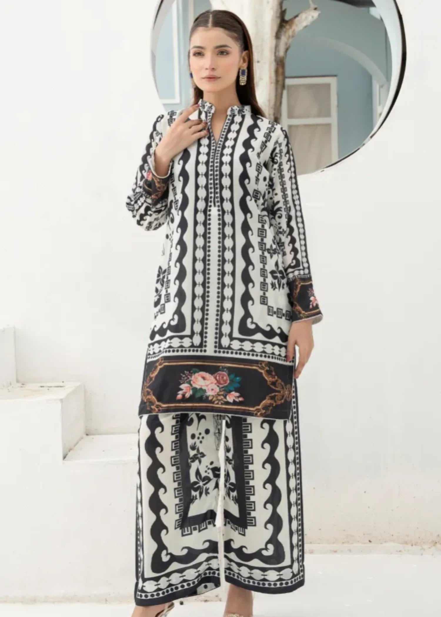 Designer Rack grip silk white n black Women 2pcs