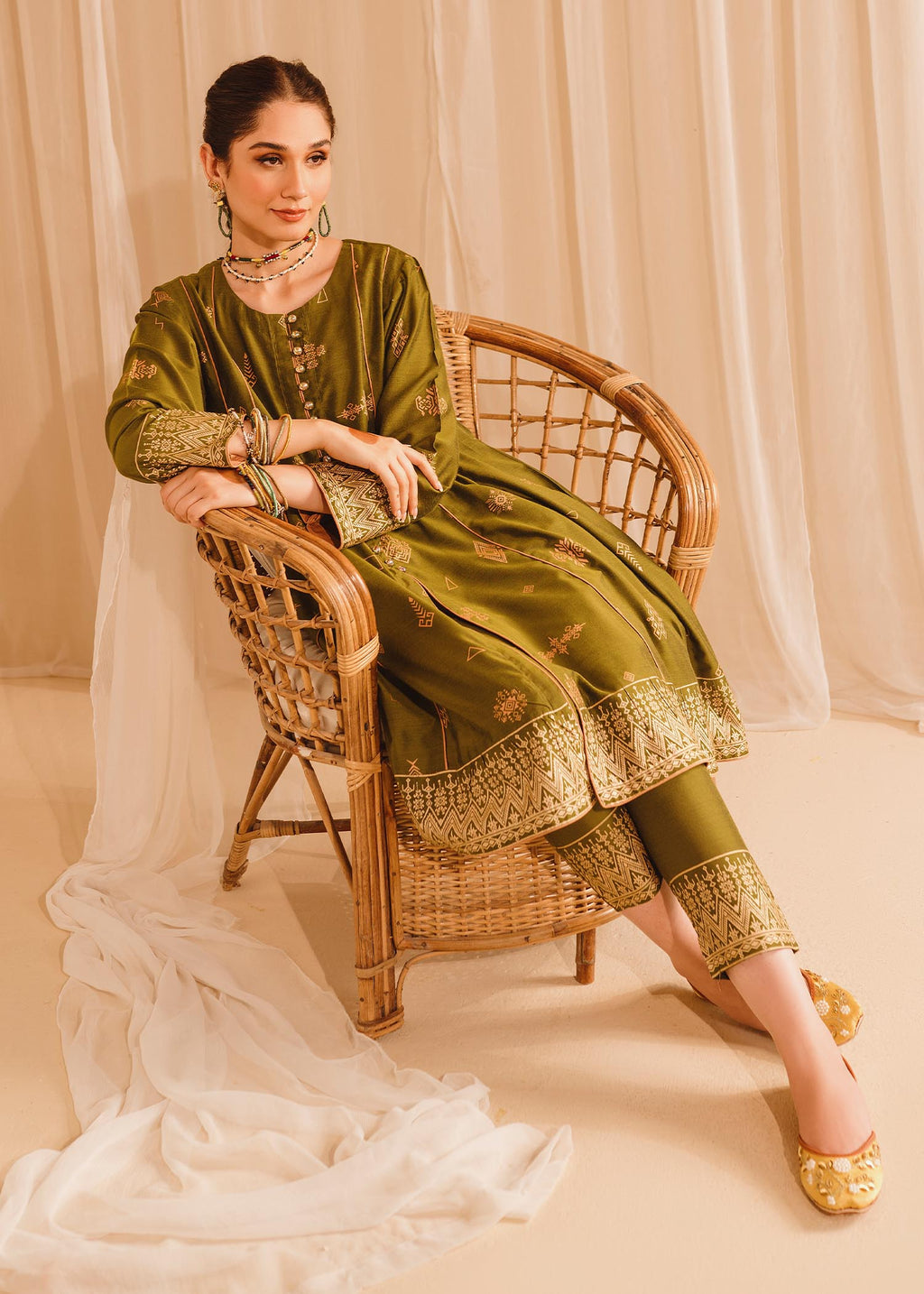 Garnet Clothing Roshina Women