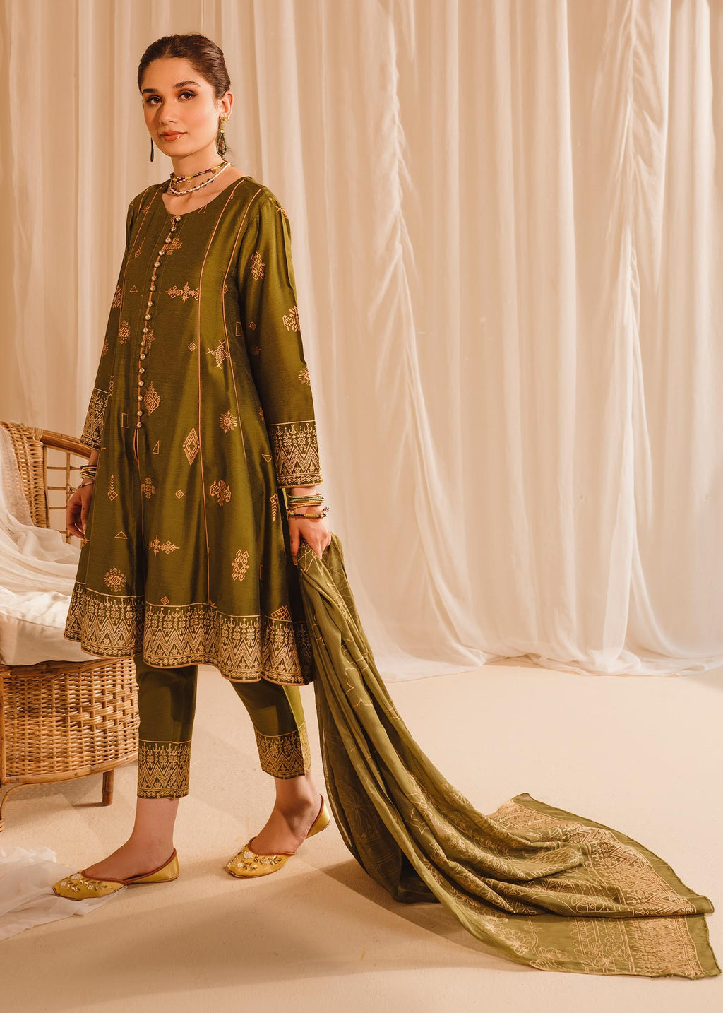 Garnet Clothing Roshina Women