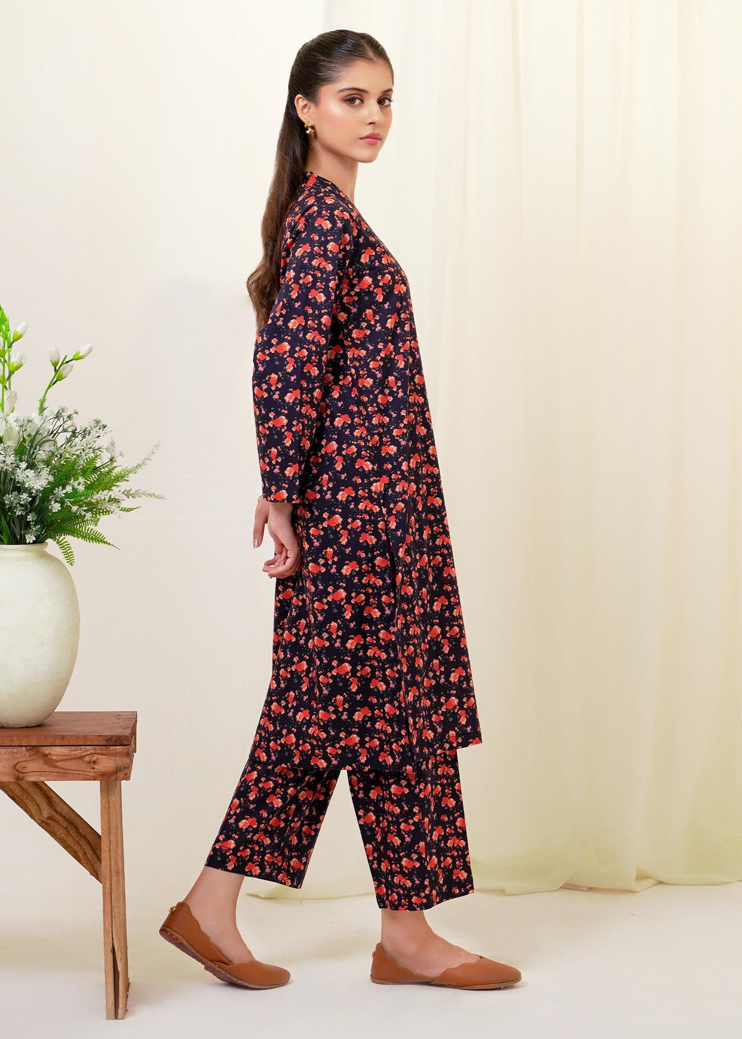 Buzzazi Black Cambric Printed Suit Women 2pcs