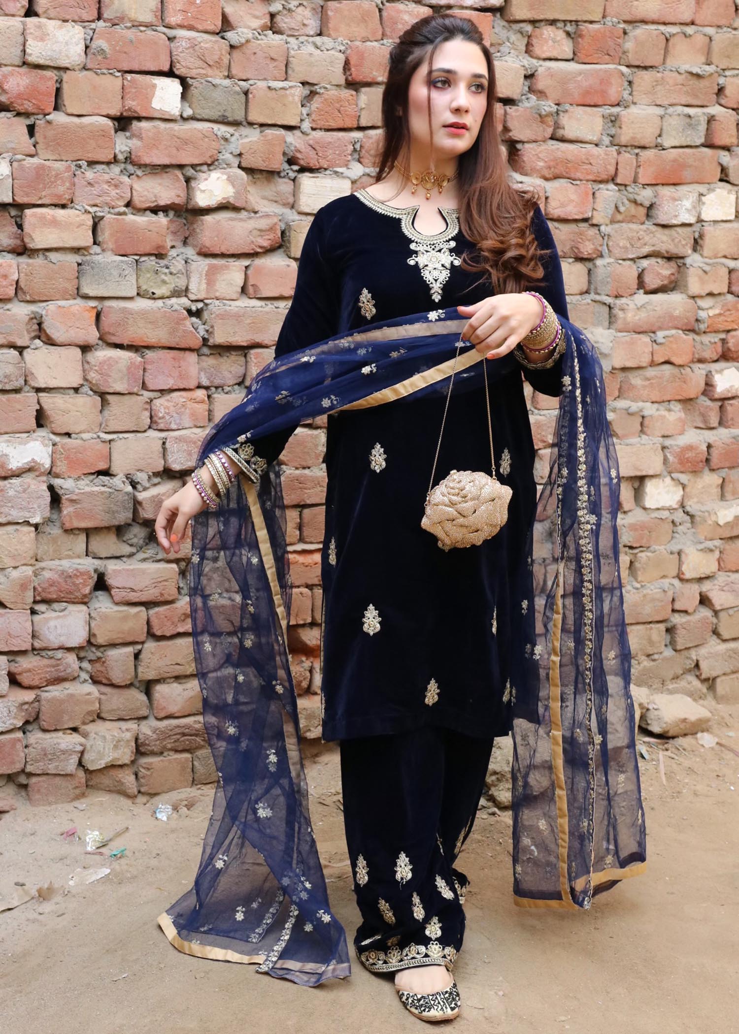 Mannat Hoor Women 2pcs