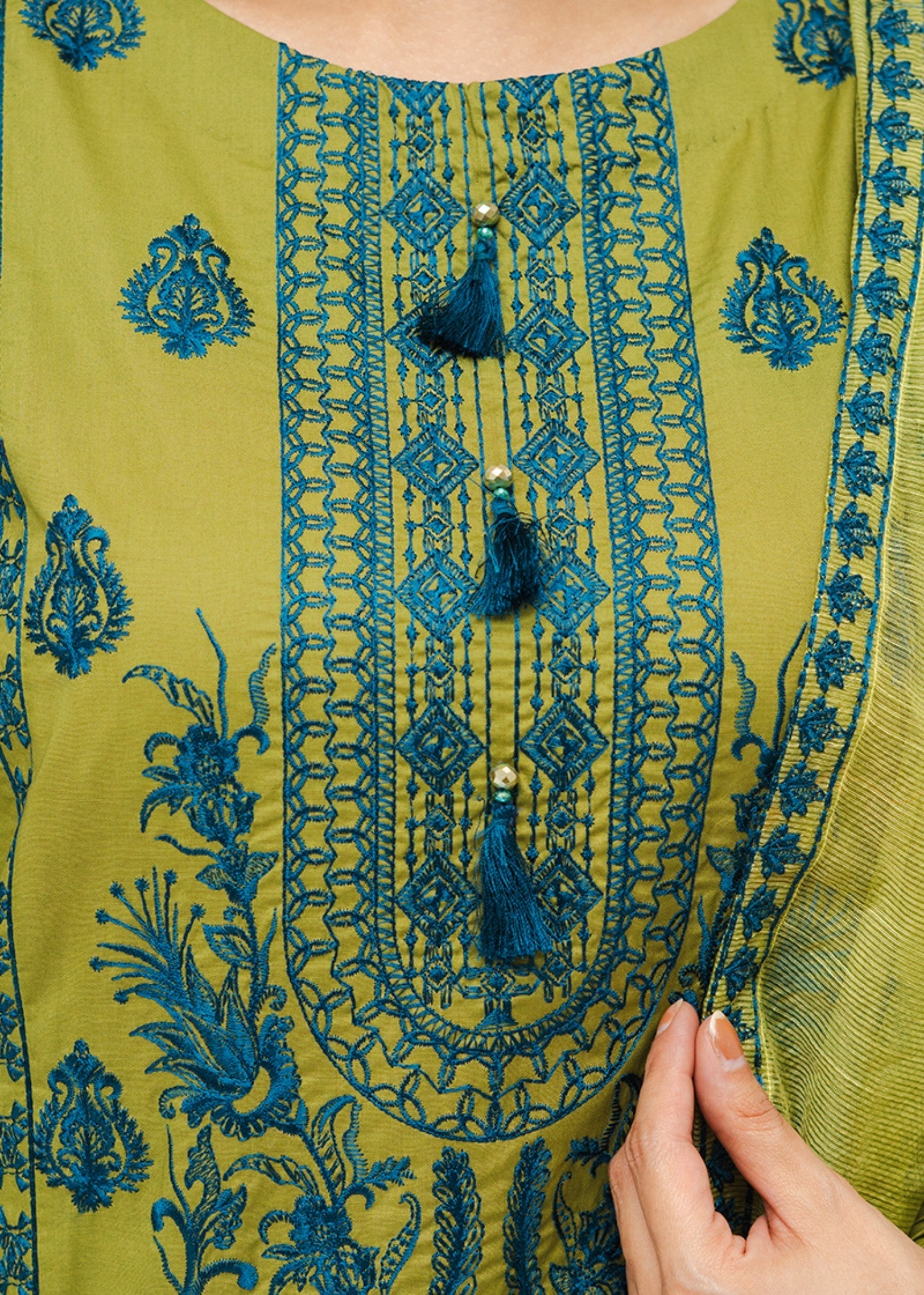 Kross Kulture Embroidered Lawn Suit 01550 Women 3pcs