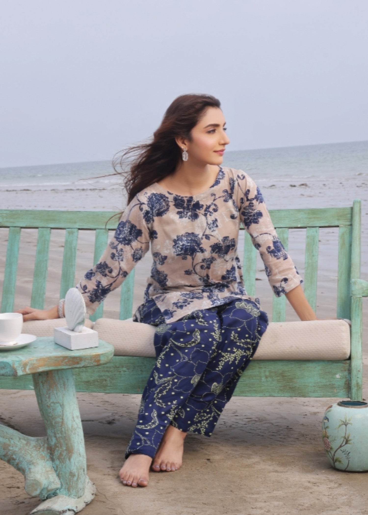 Feathers AQUIN Women 2pcs