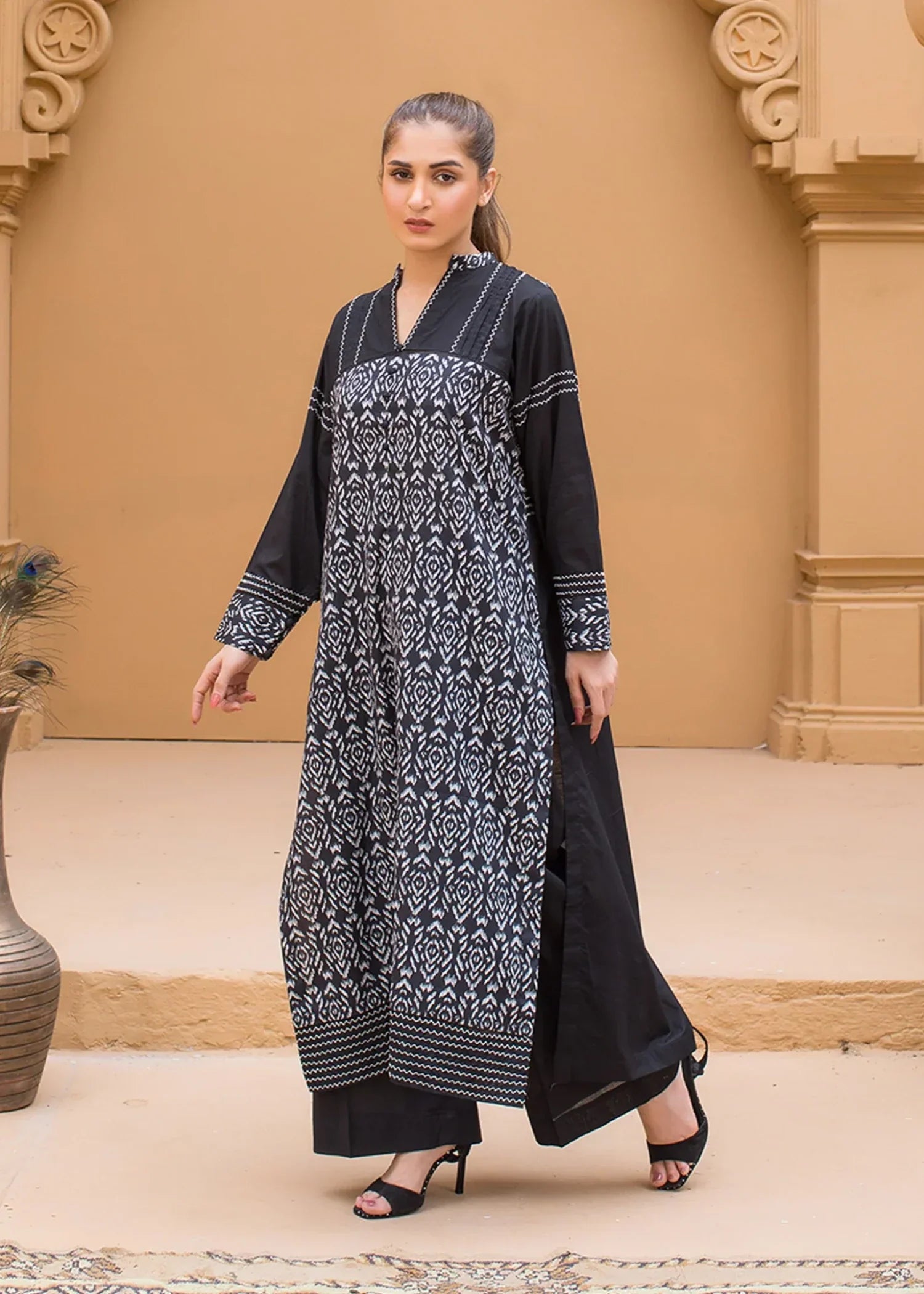 Urban Cut Printed Shirt Black Women 1pcs