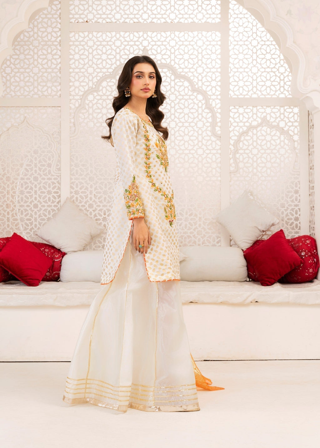 Miss & Mrs Siza white sharar Women 3pcs