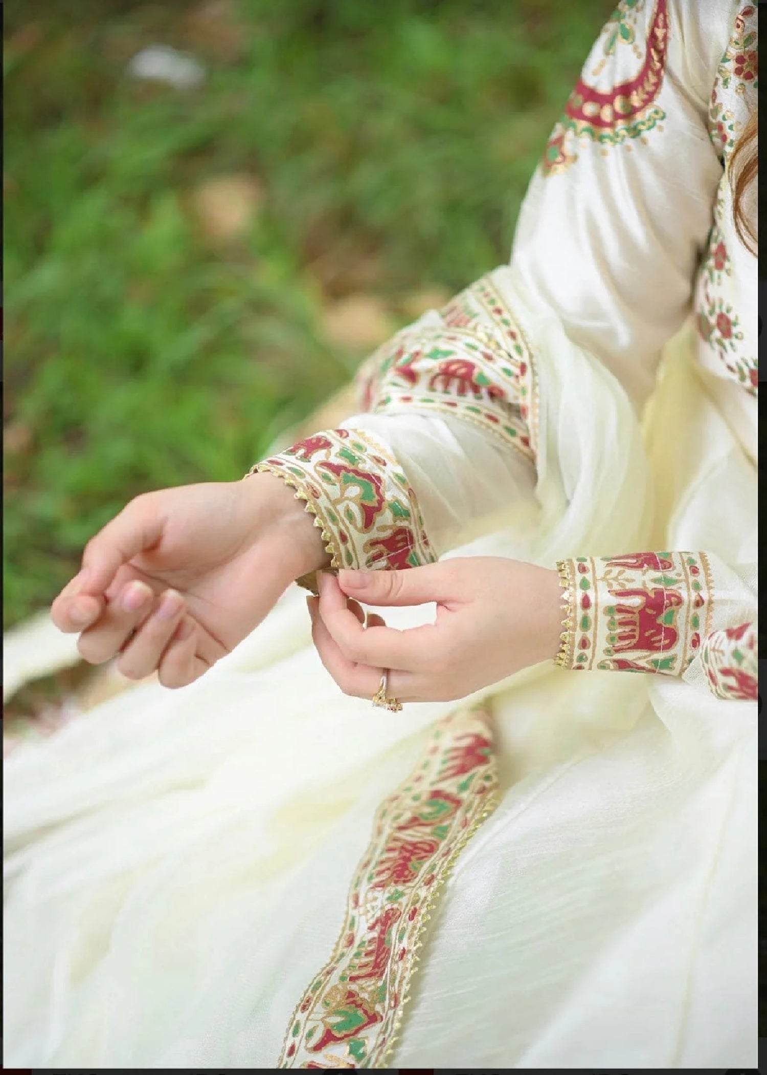 Peraan by SH Motiya (Raw Silk) Women 2pcs