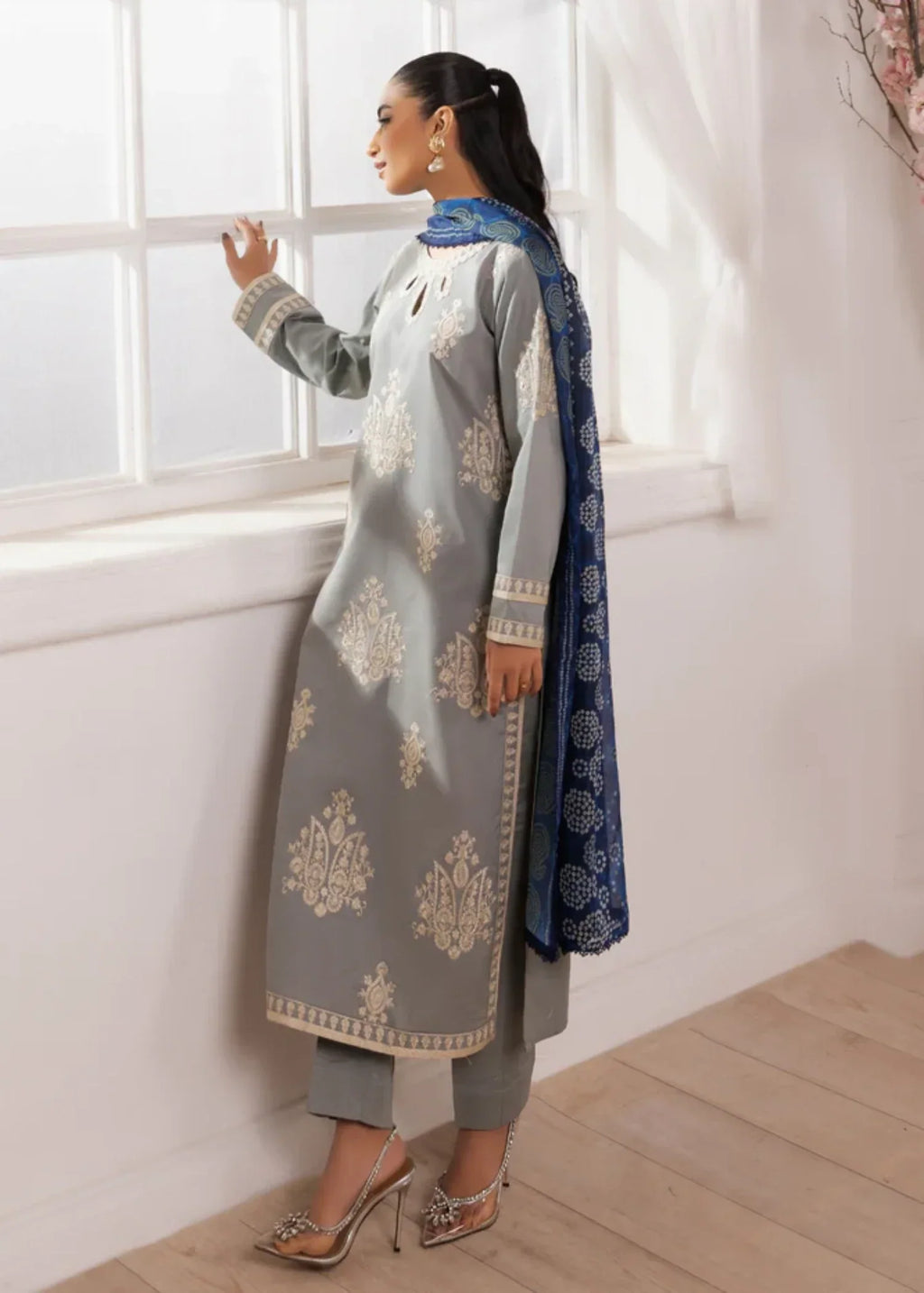 Mohagni ZE 03 LAWN EMBROIDERED STITCHED Women 3pcs