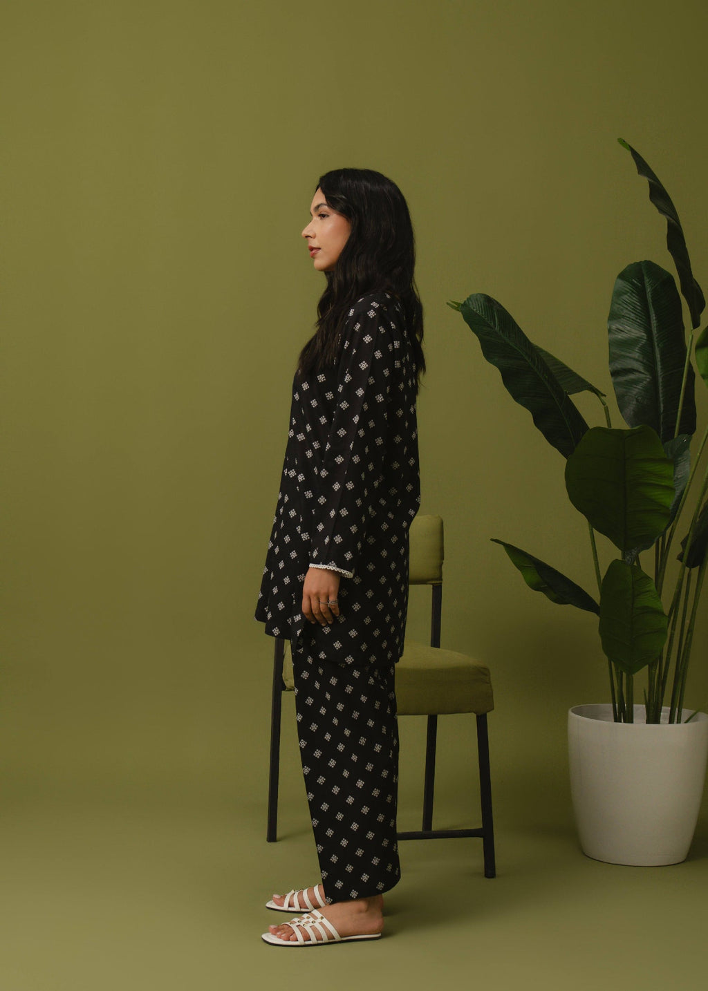 Buzzazi Black Chunri Printed Suit Women 2pcs