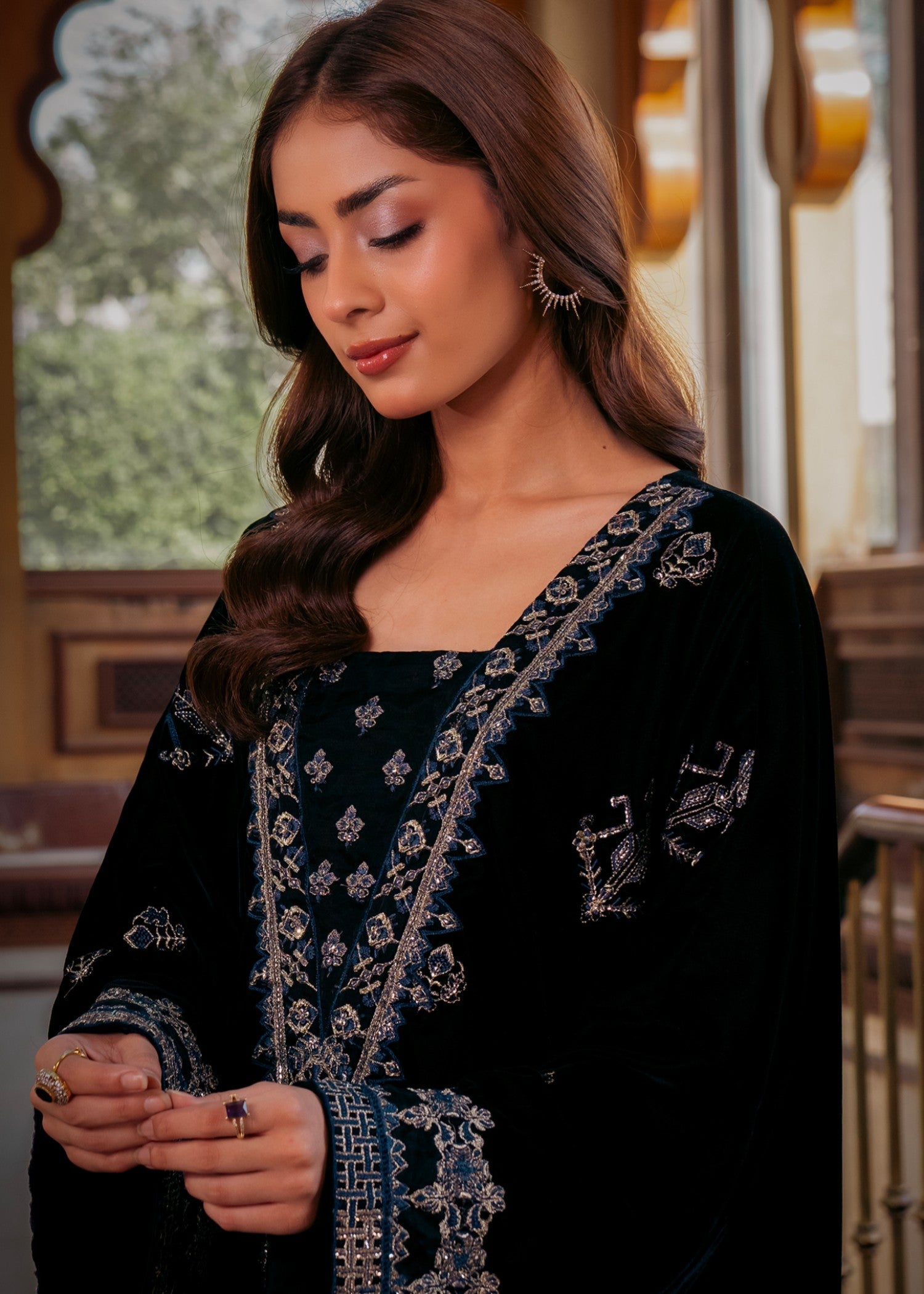 Kross Kulture Kaftan Embroidered Velvet Women 1pcs