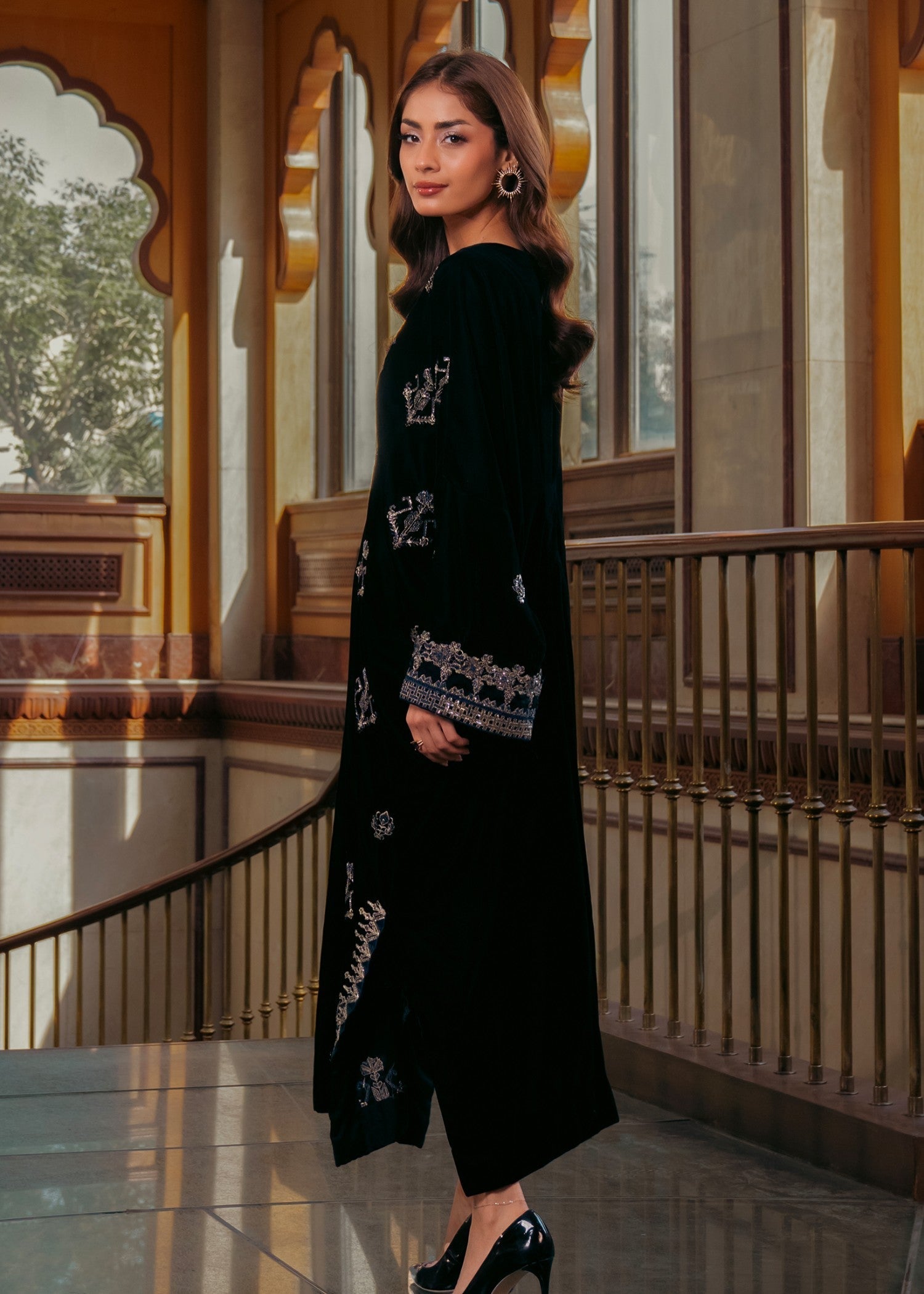 Kross Kulture Kaftan Embroidered Velvet Women 1pcs
