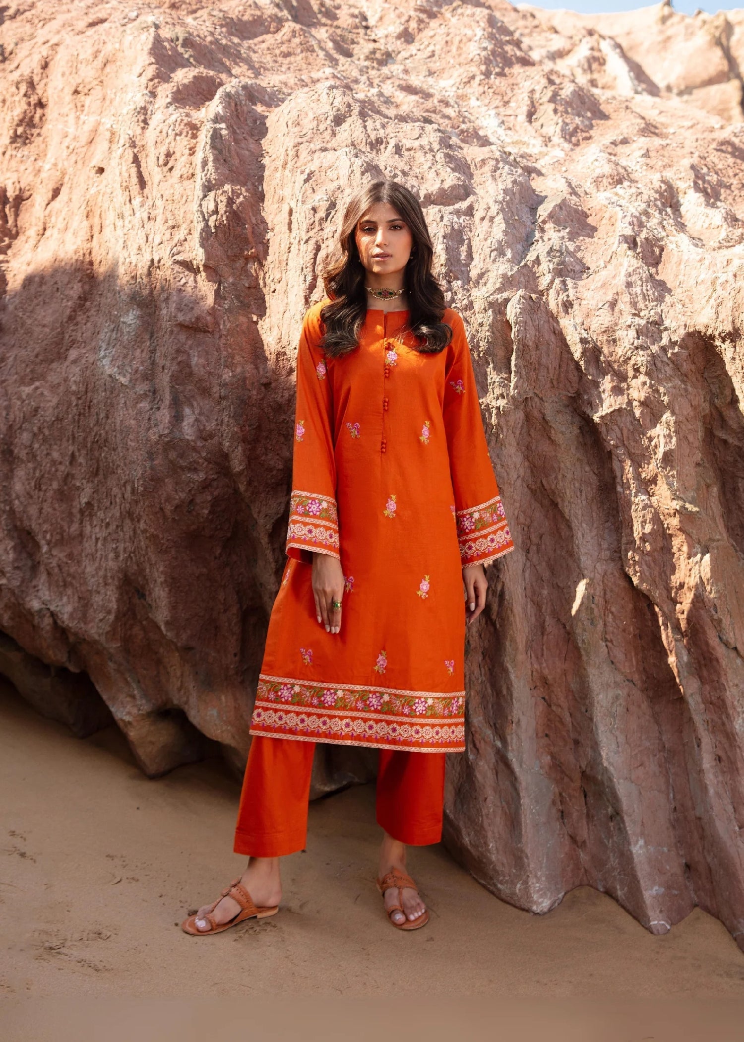 Meeraki Rustic Charm Women 2pcs
