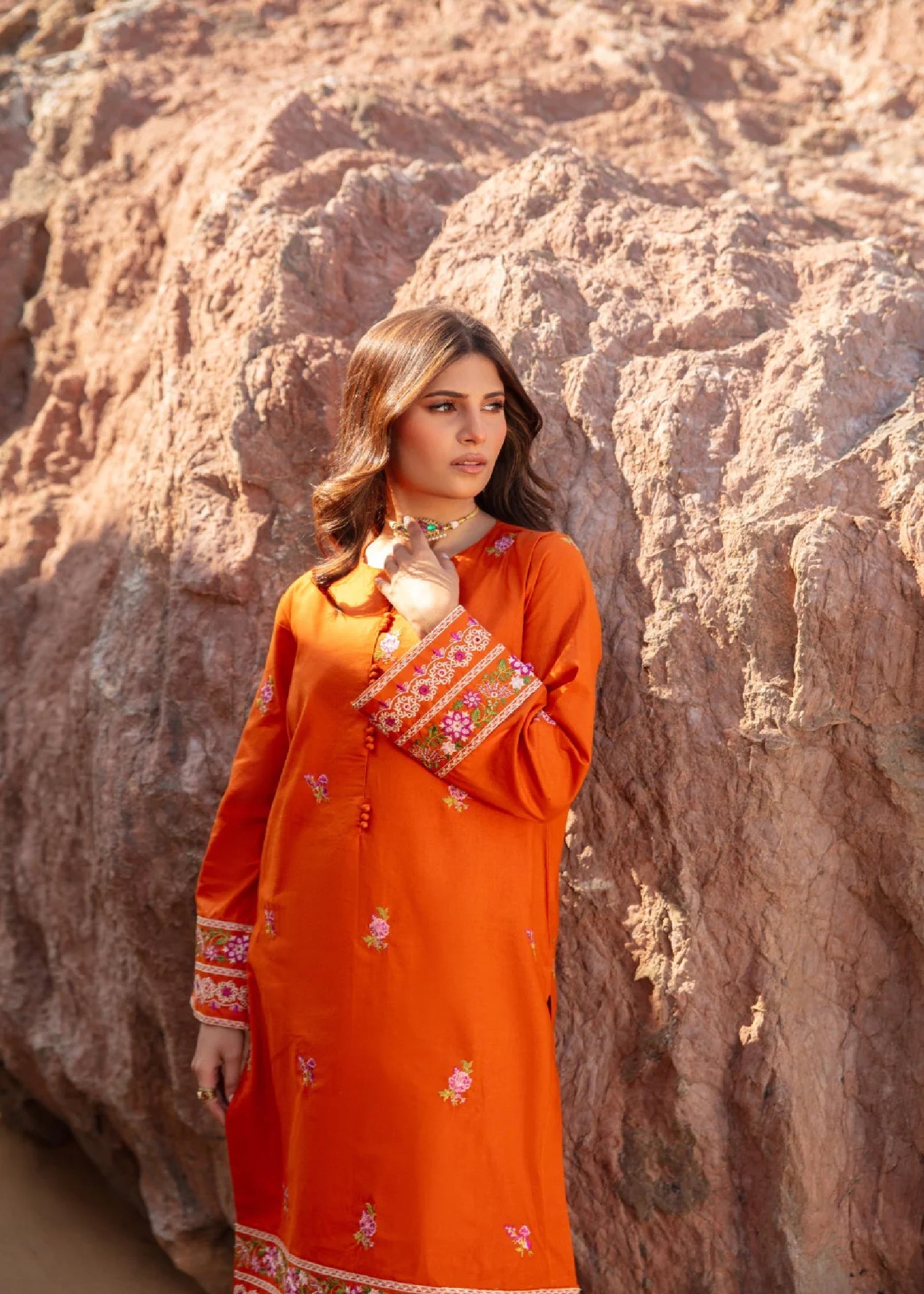 Meeraki Rustic Charm Women 2pcs