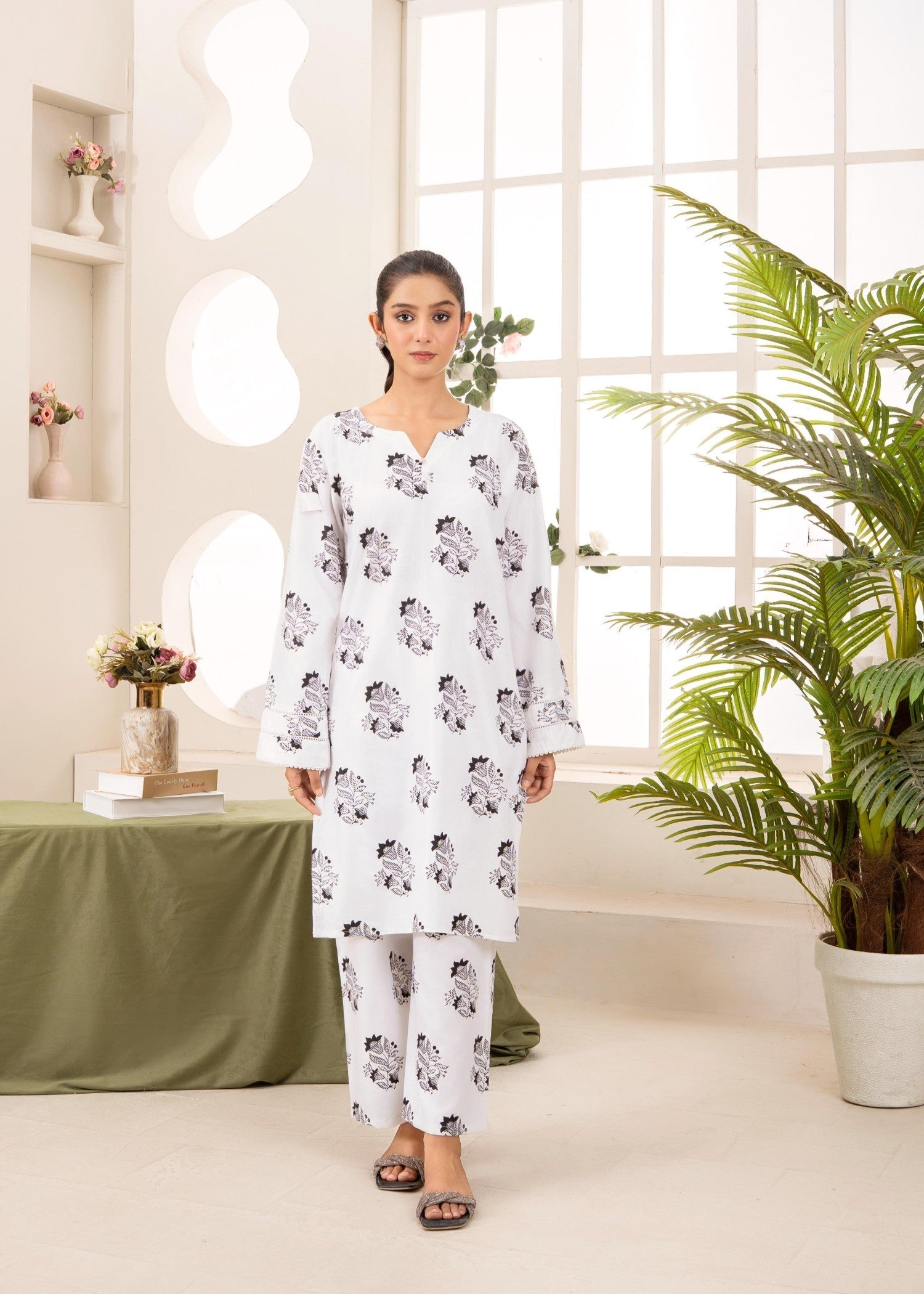 Stylish Collection ZEENAT WHITE Women 2pcs
