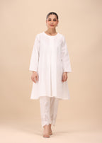 Mhw Classic White Pleated Women 1pcs