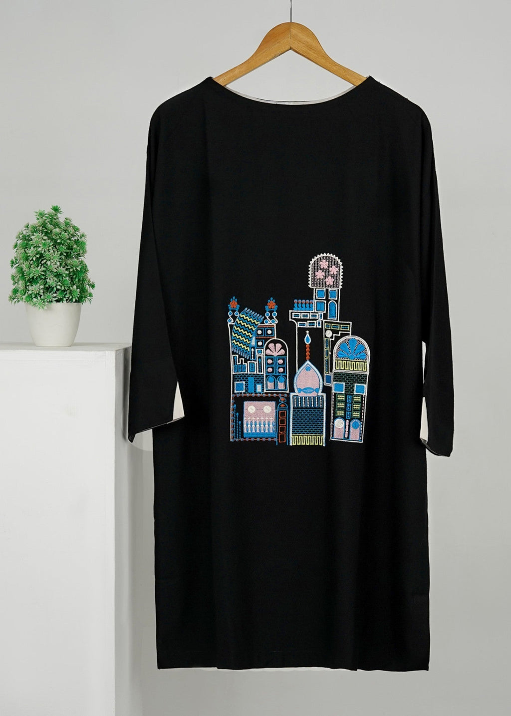 6teen black embroidered shirt Women 1pcs