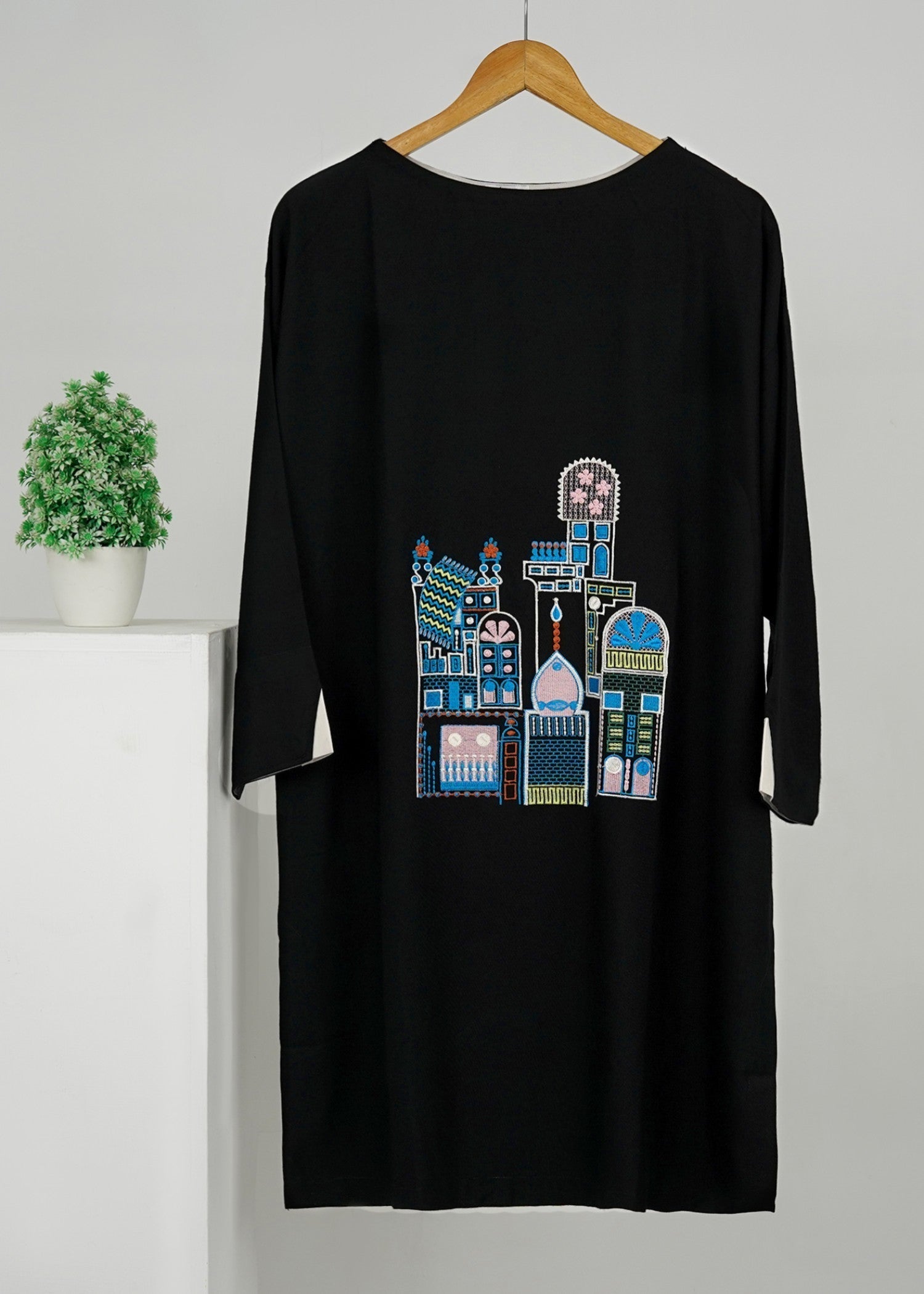 6teen black embroidered shirt Women 1pcs