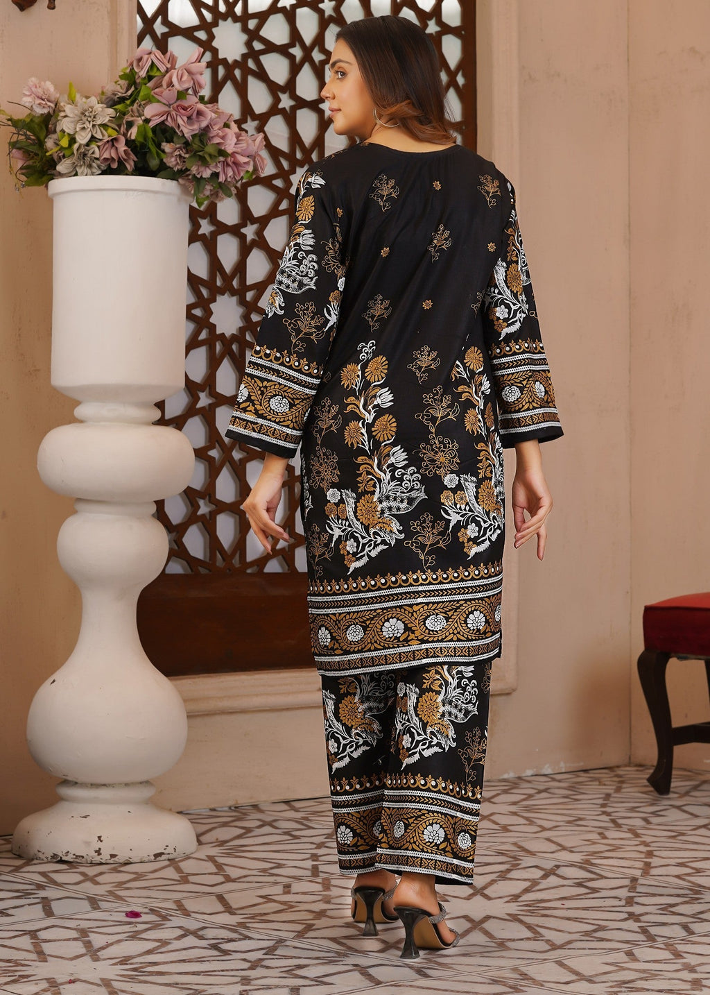 Hamna Kalim rosin black two piece Women 2pcs